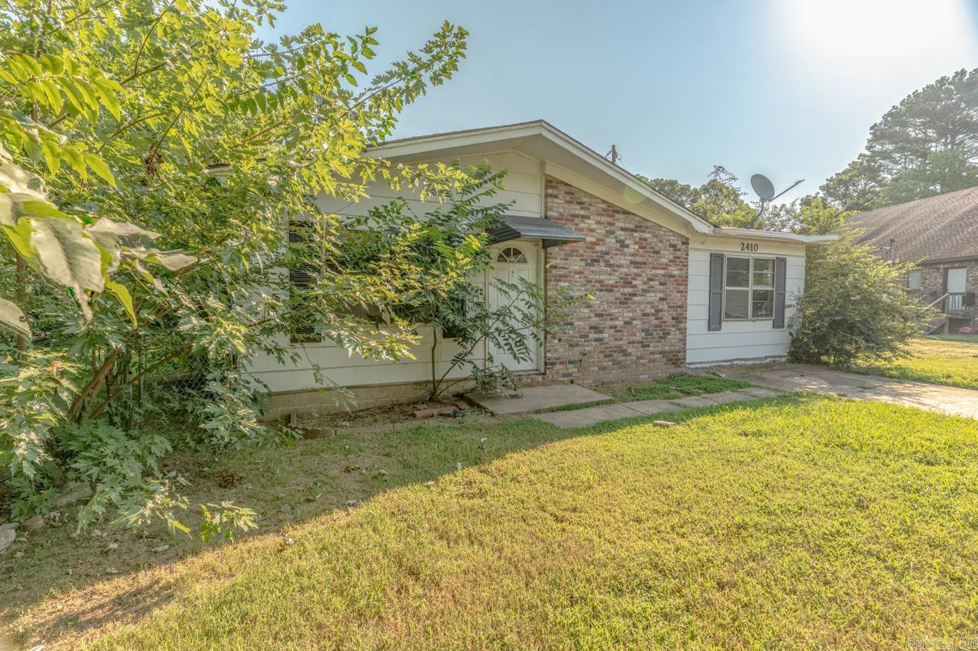 2410 Westacre Dr Property Photo 3