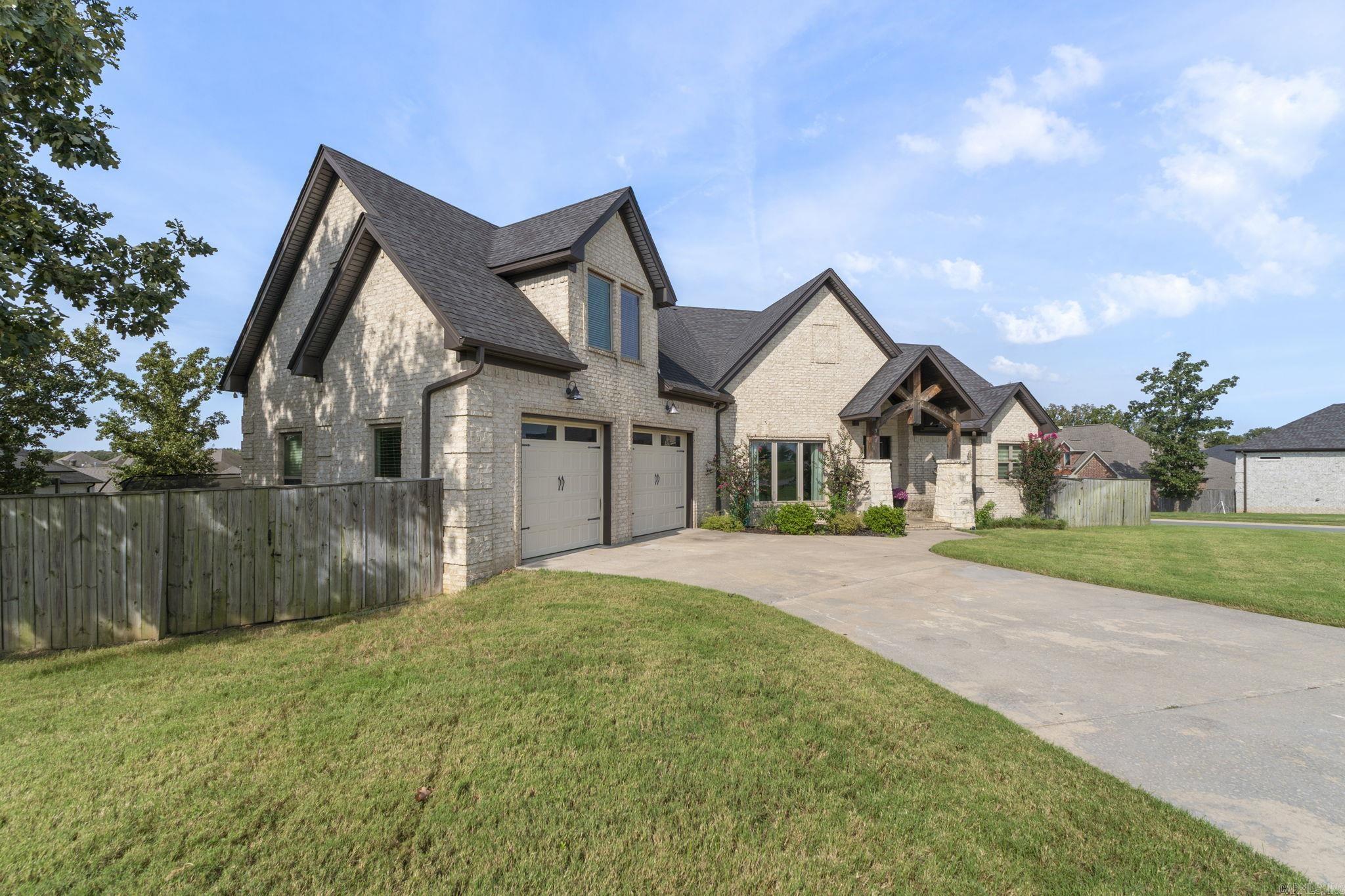 3101 Stonehill Drive Property Photo 4