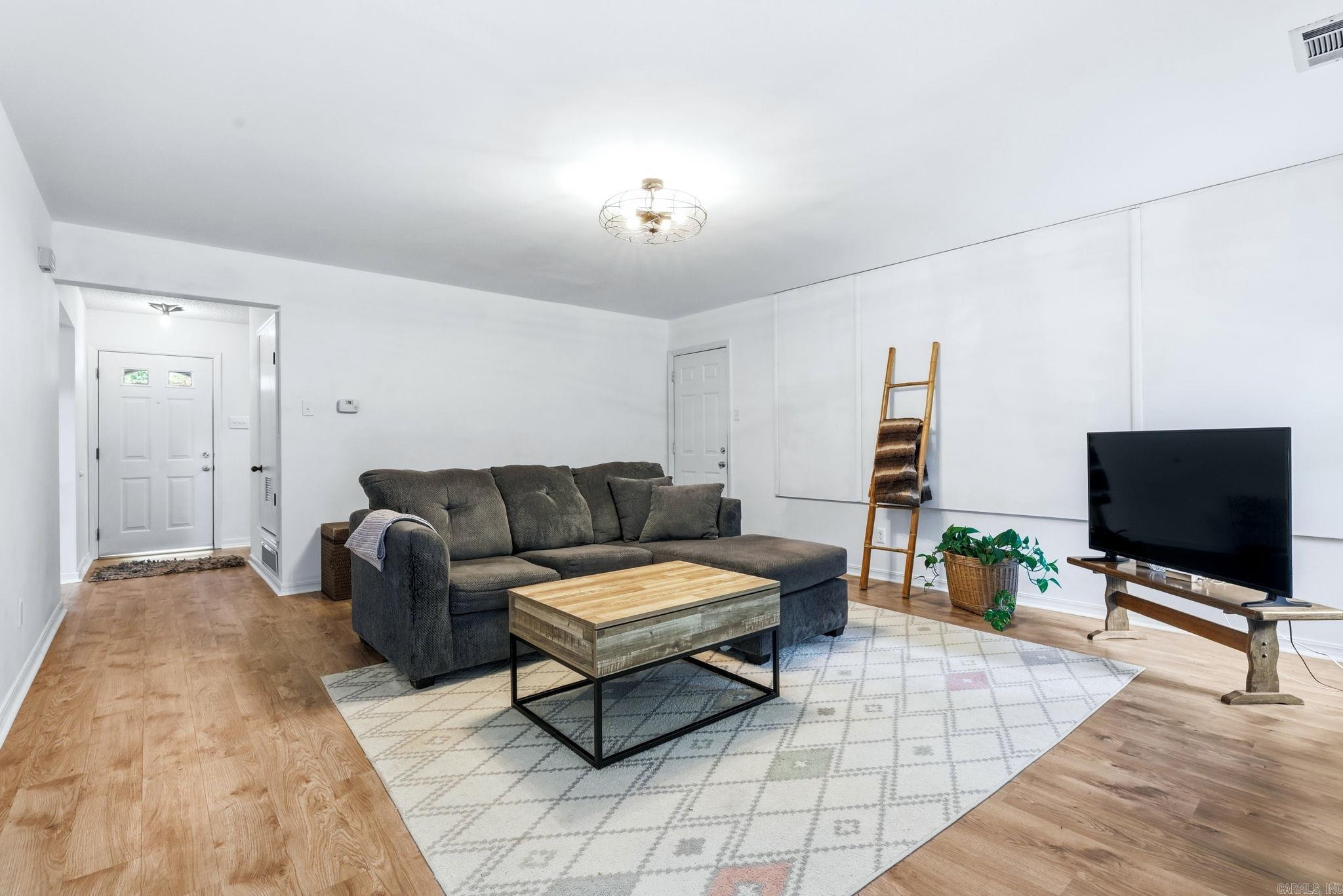 2511 Hickorynut Court Property Photo 3