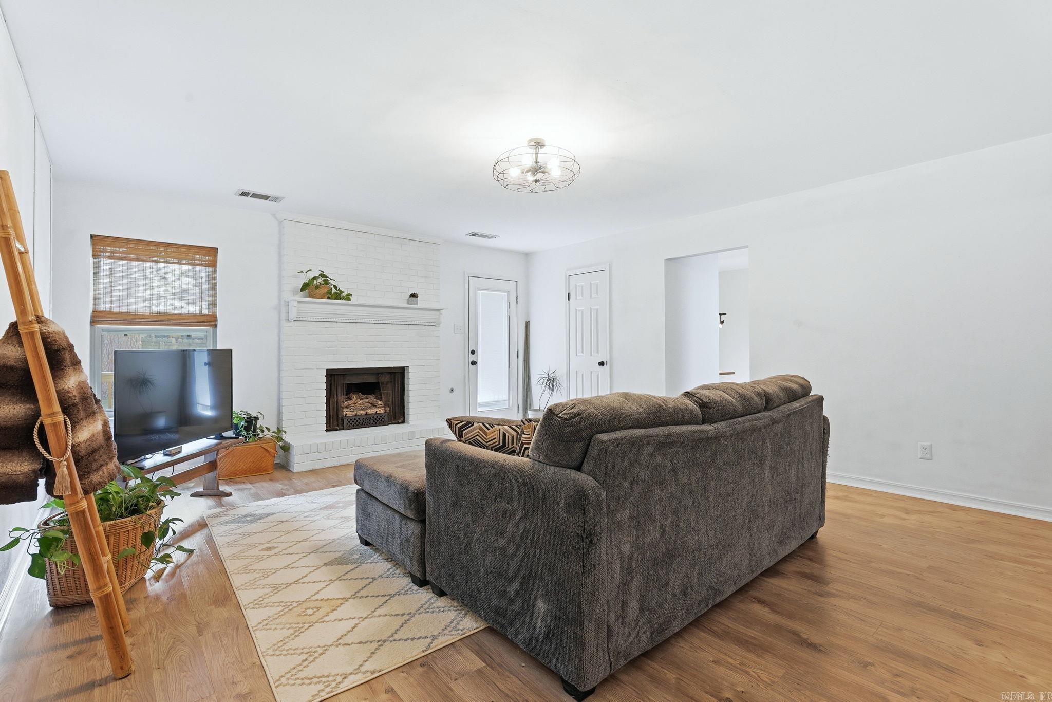 2511 Hickorynut Court Property Photo 18