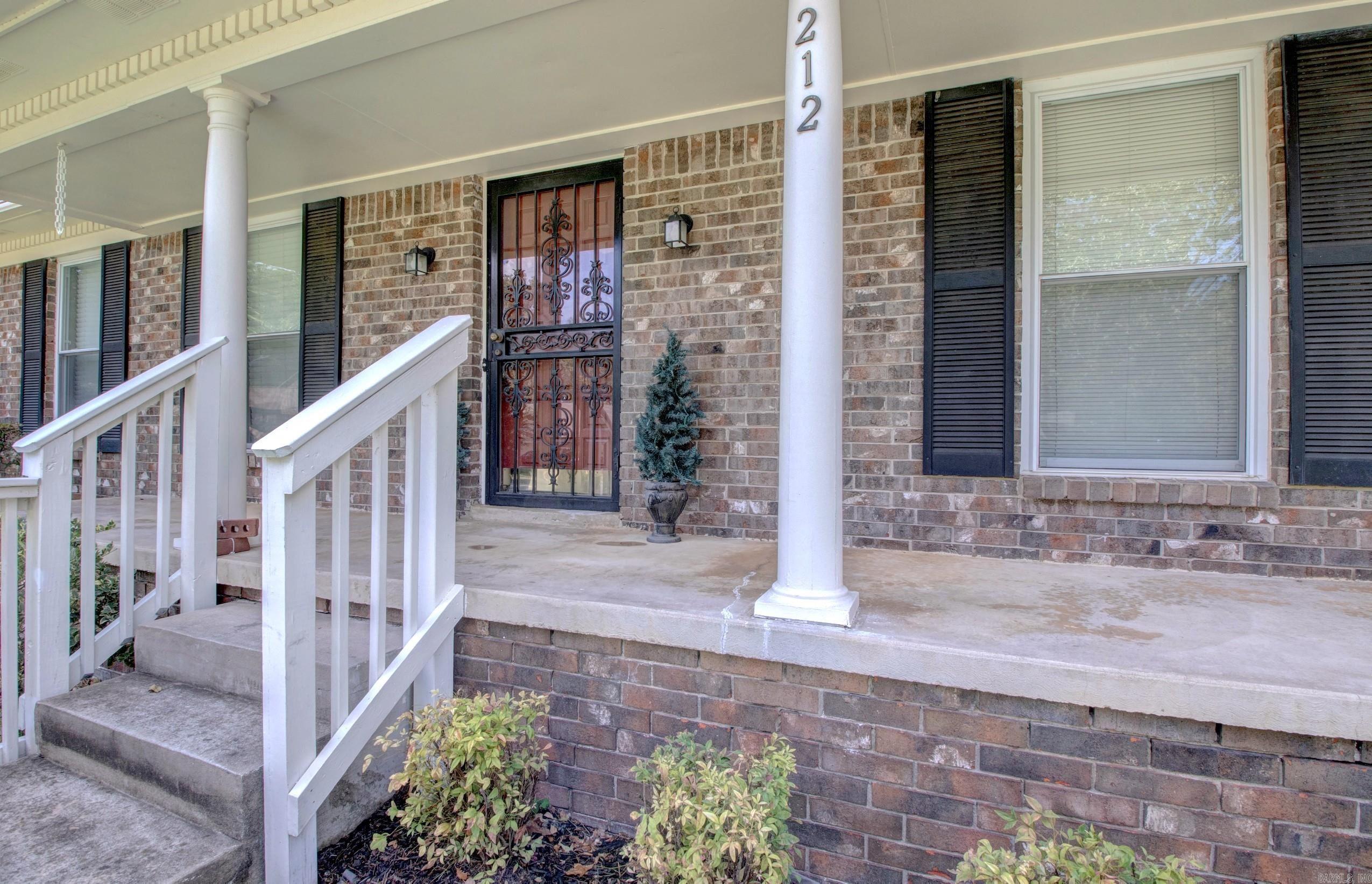 212 Alamo Drive Property Photo 4