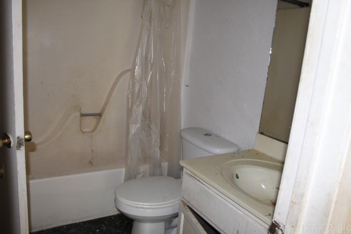 1610 N Lowe Street Property Photo 15