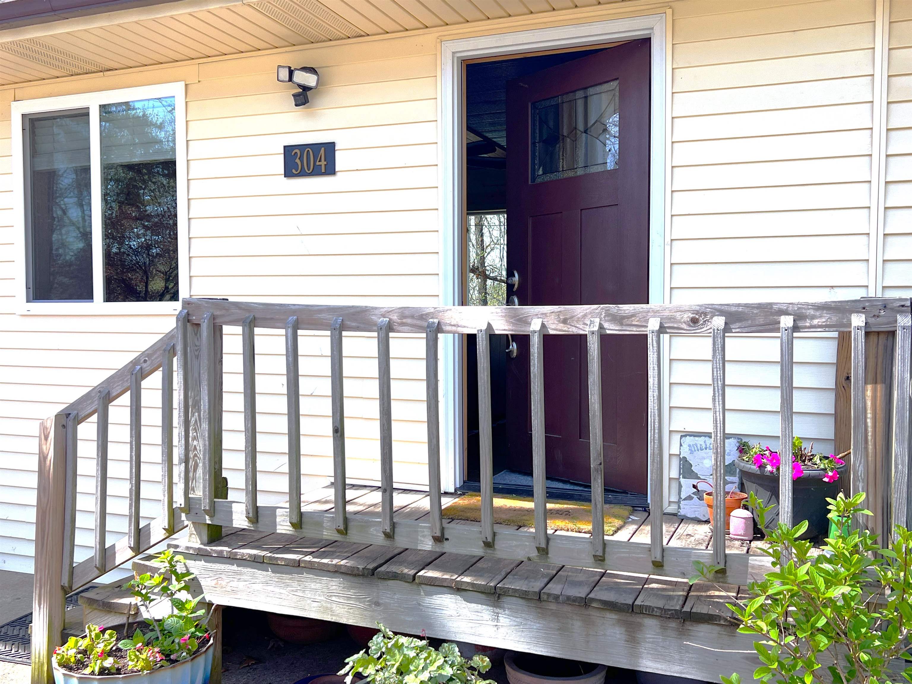304 Cozahome Road Property Photo 2