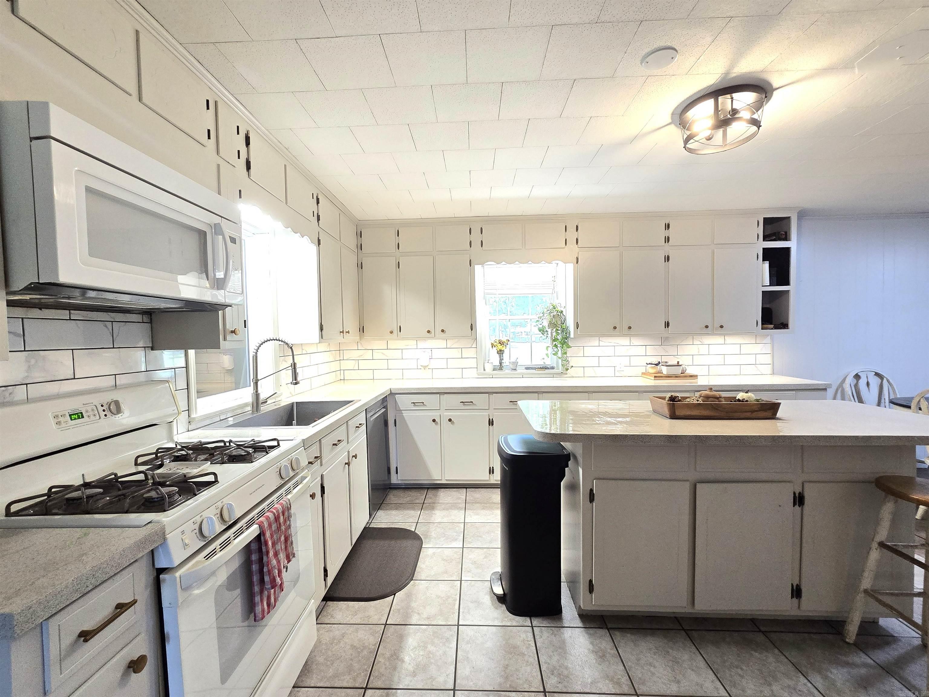 612 Tracy Road Property Photo 3