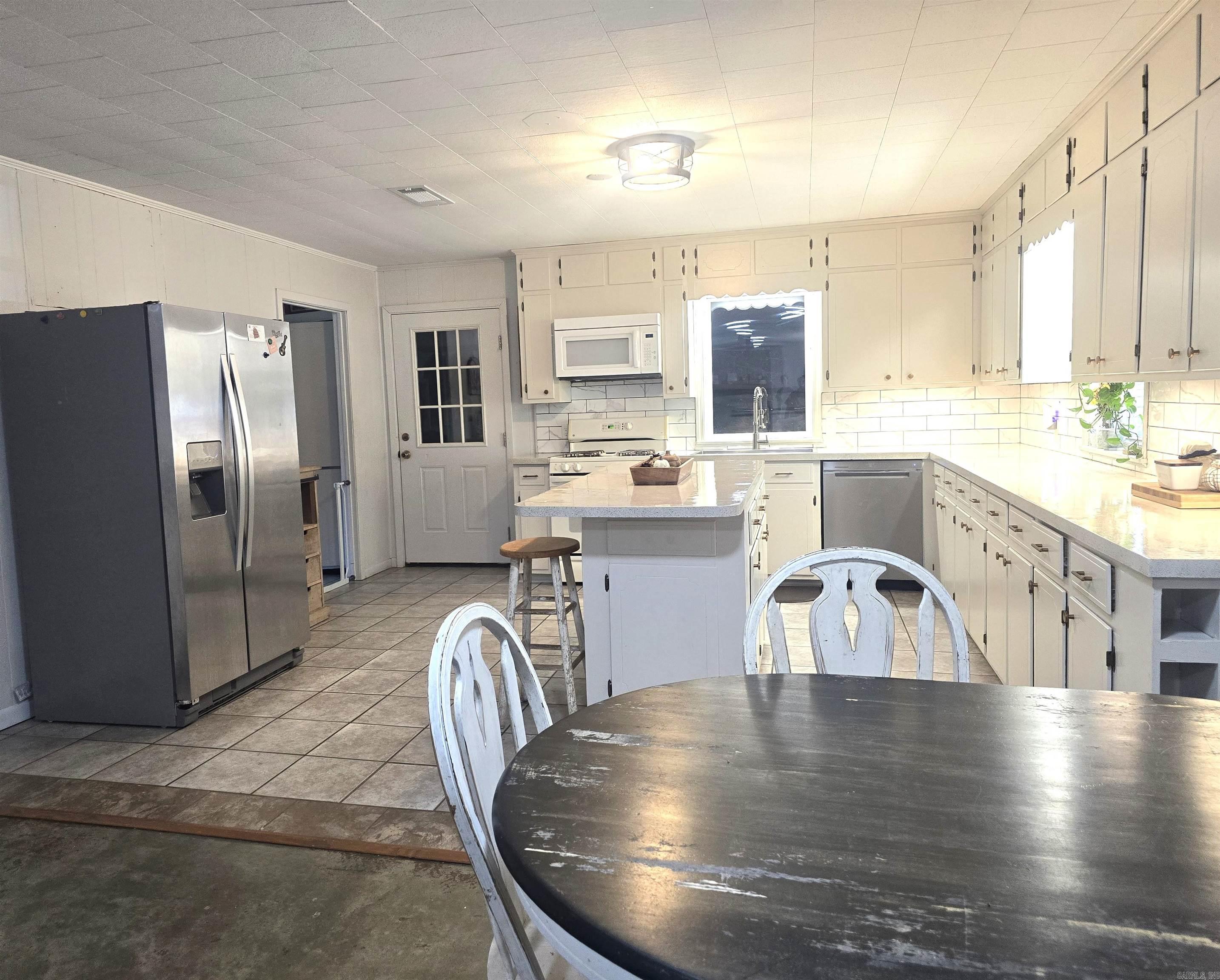 612 Tracy Road Property Photo 4