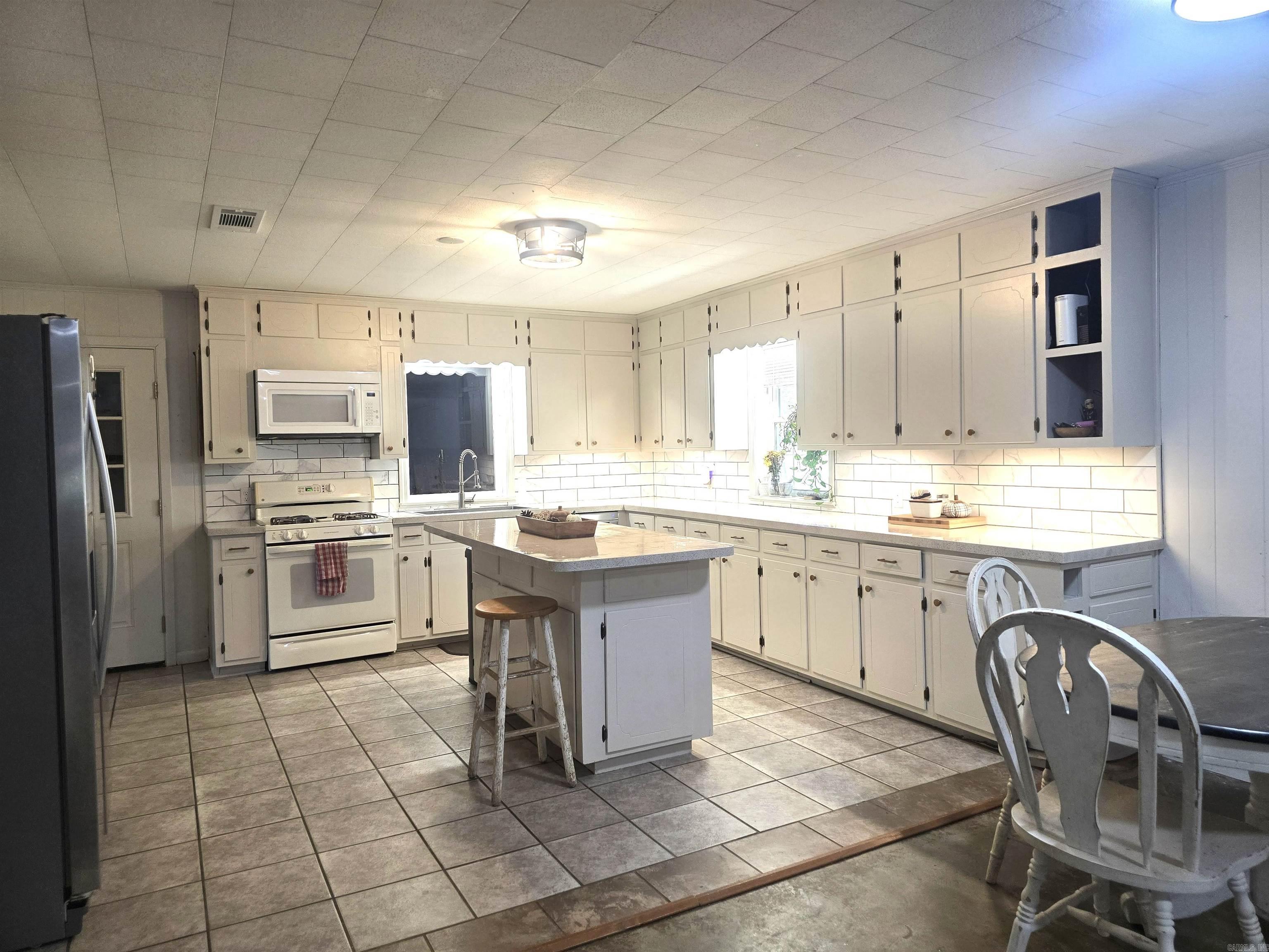 612 Tracy Road Property Photo 5