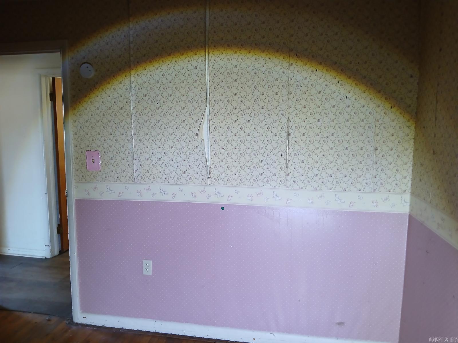896 S 12th Avenue Property Photo 4