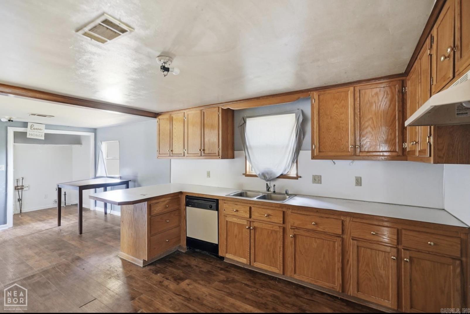 8 Locust Street Property Photo 2