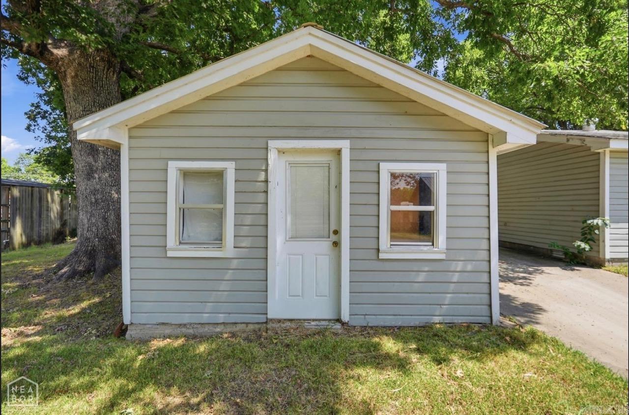 8 Locust Street Property Photo 10