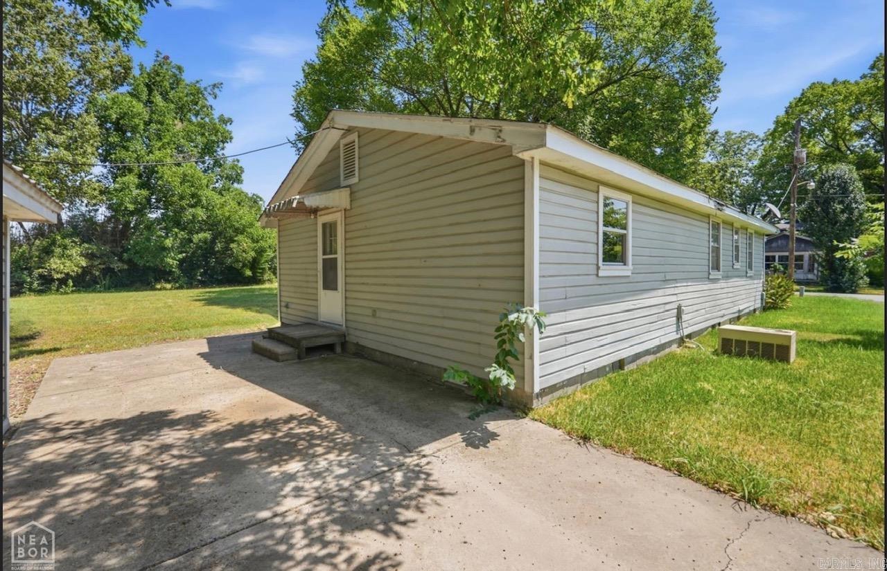 8 Locust Street Property Photo 12