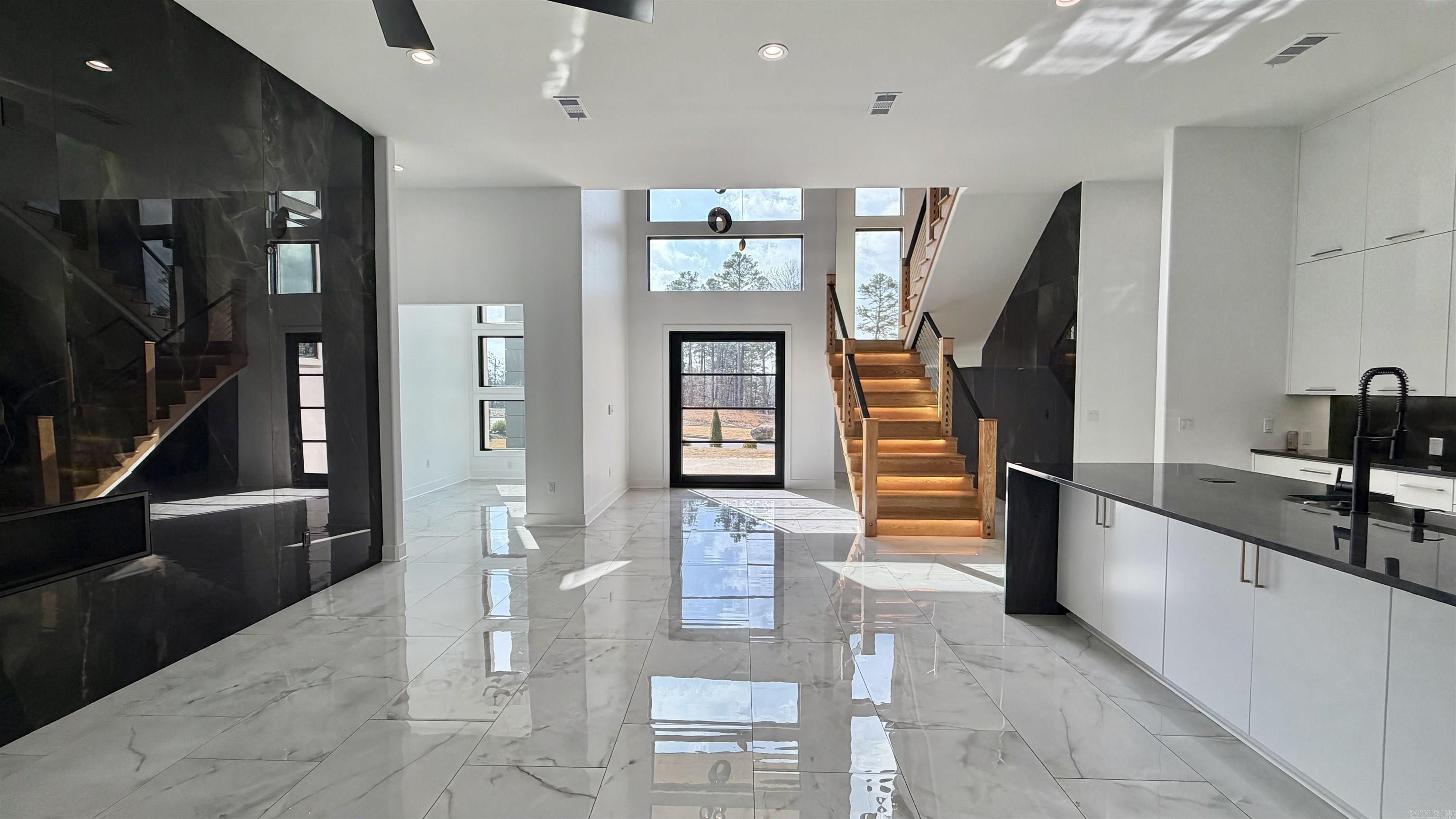 84 Orle Circle Property Photo 3
