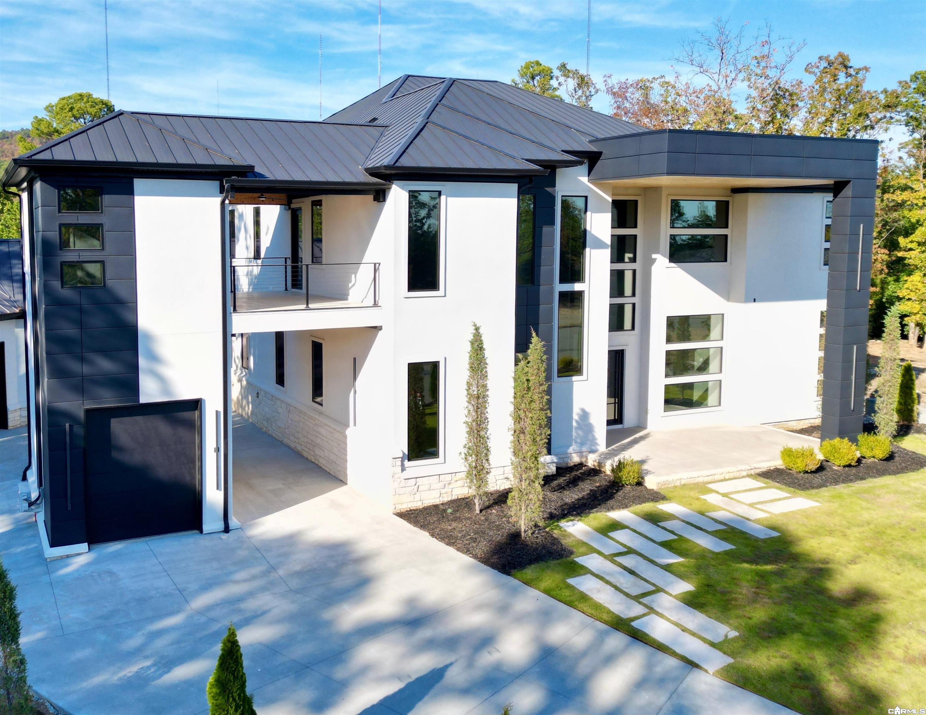 84 Orle Circle Property Photo 3