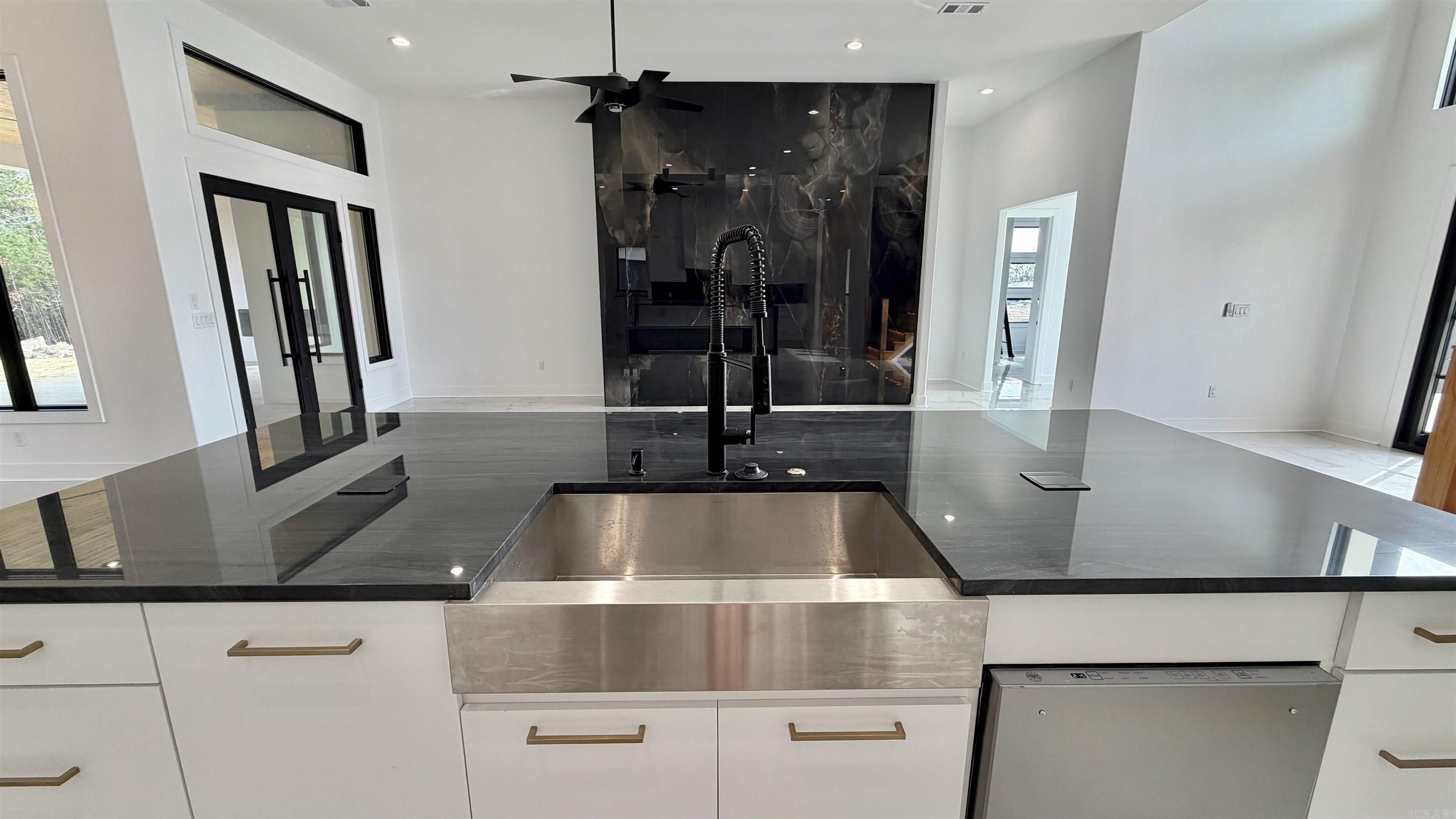 84 Orle Circle Property Photo 8