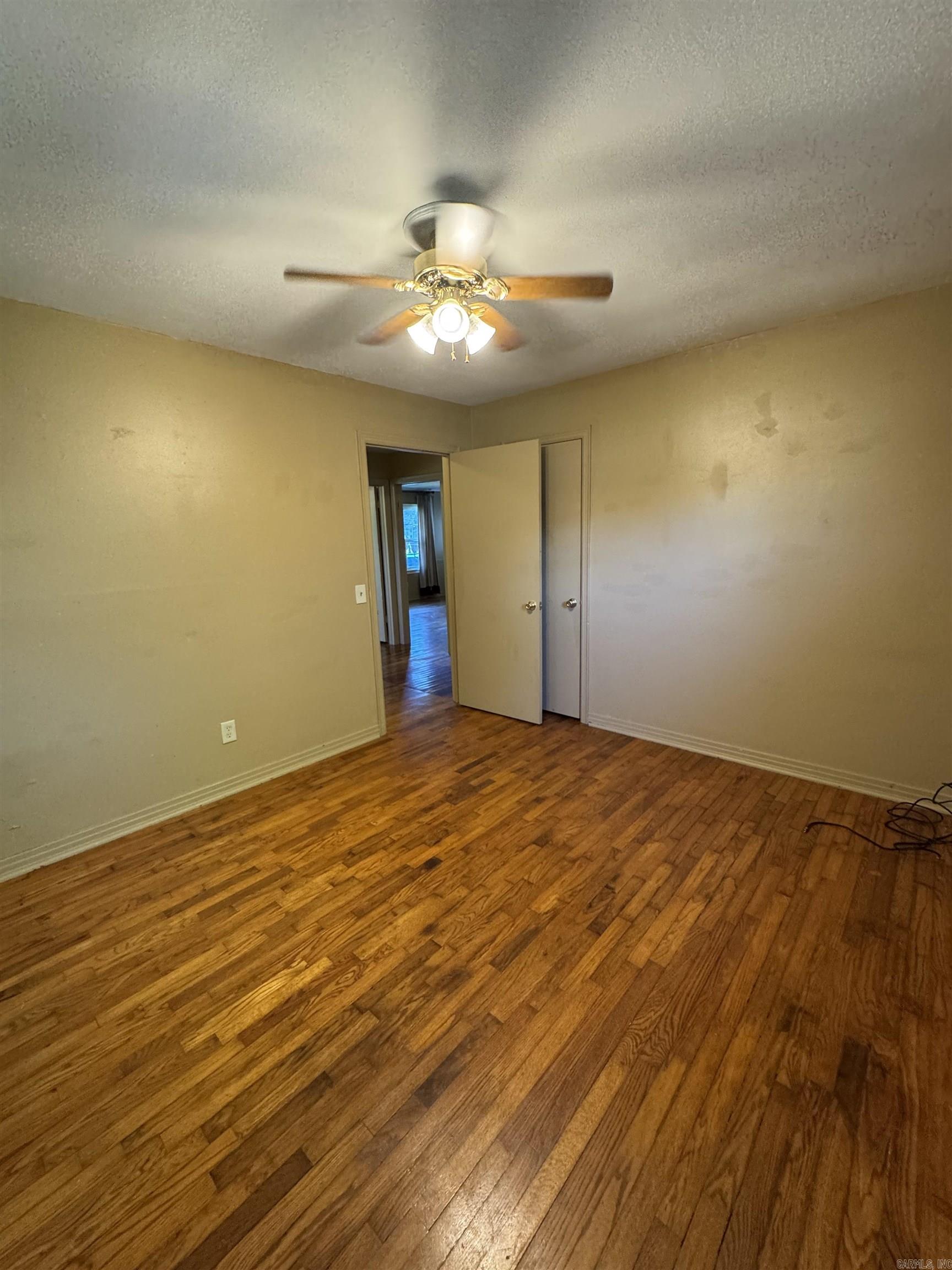 901 N Oak Street Property Photo 12