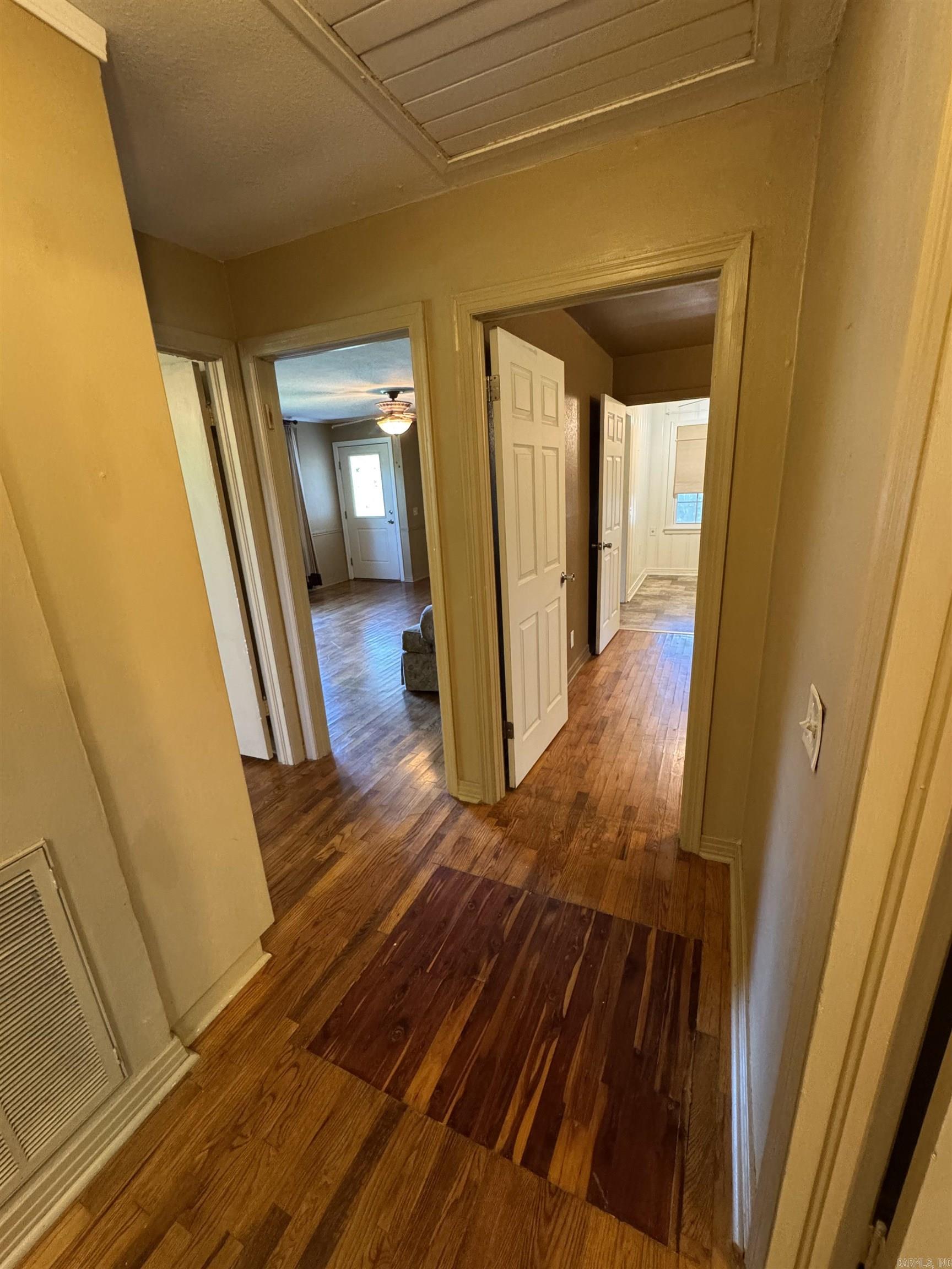 901 N Oak Street Property Photo 13