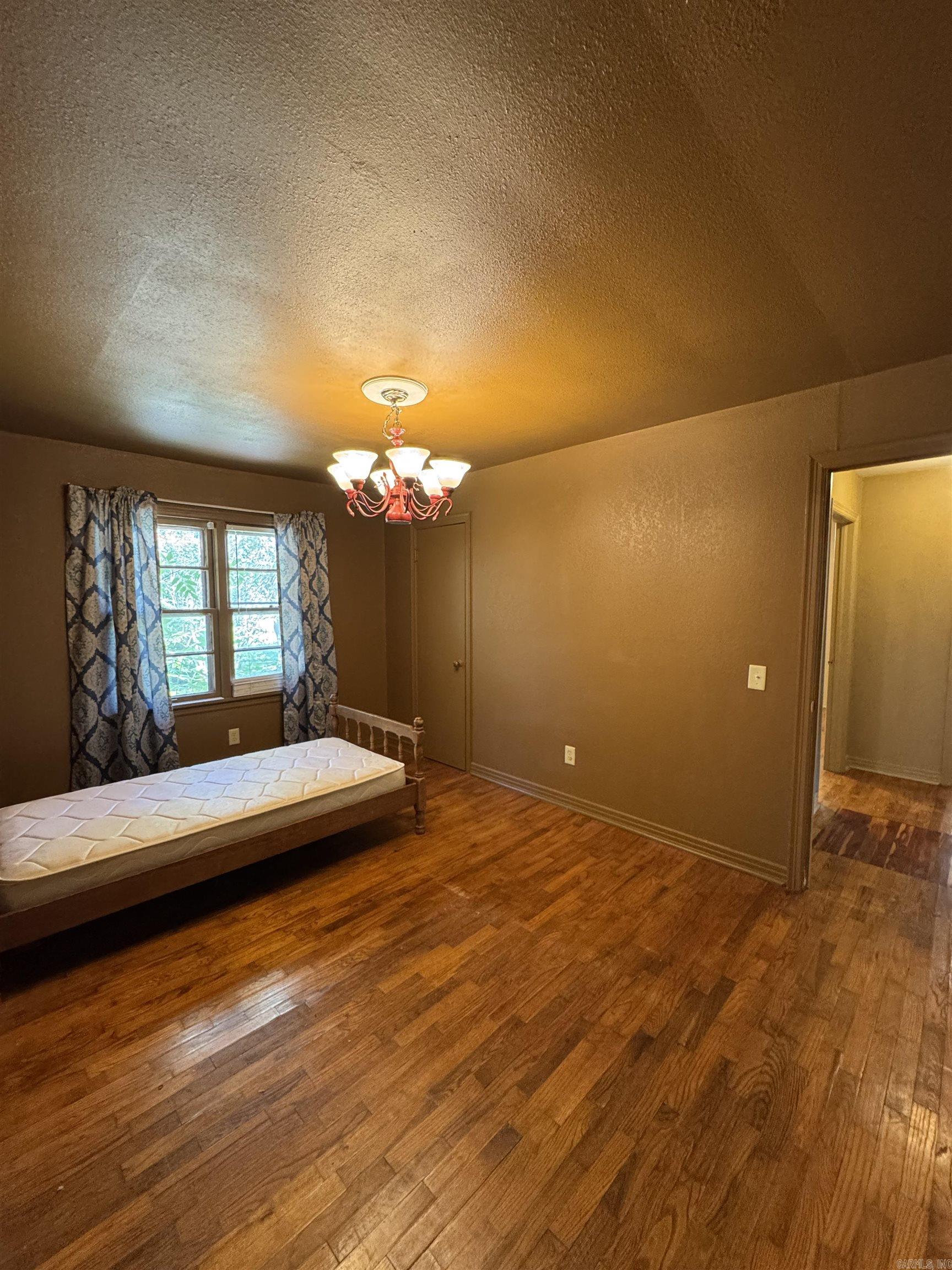 901 N Oak Street Property Photo 15