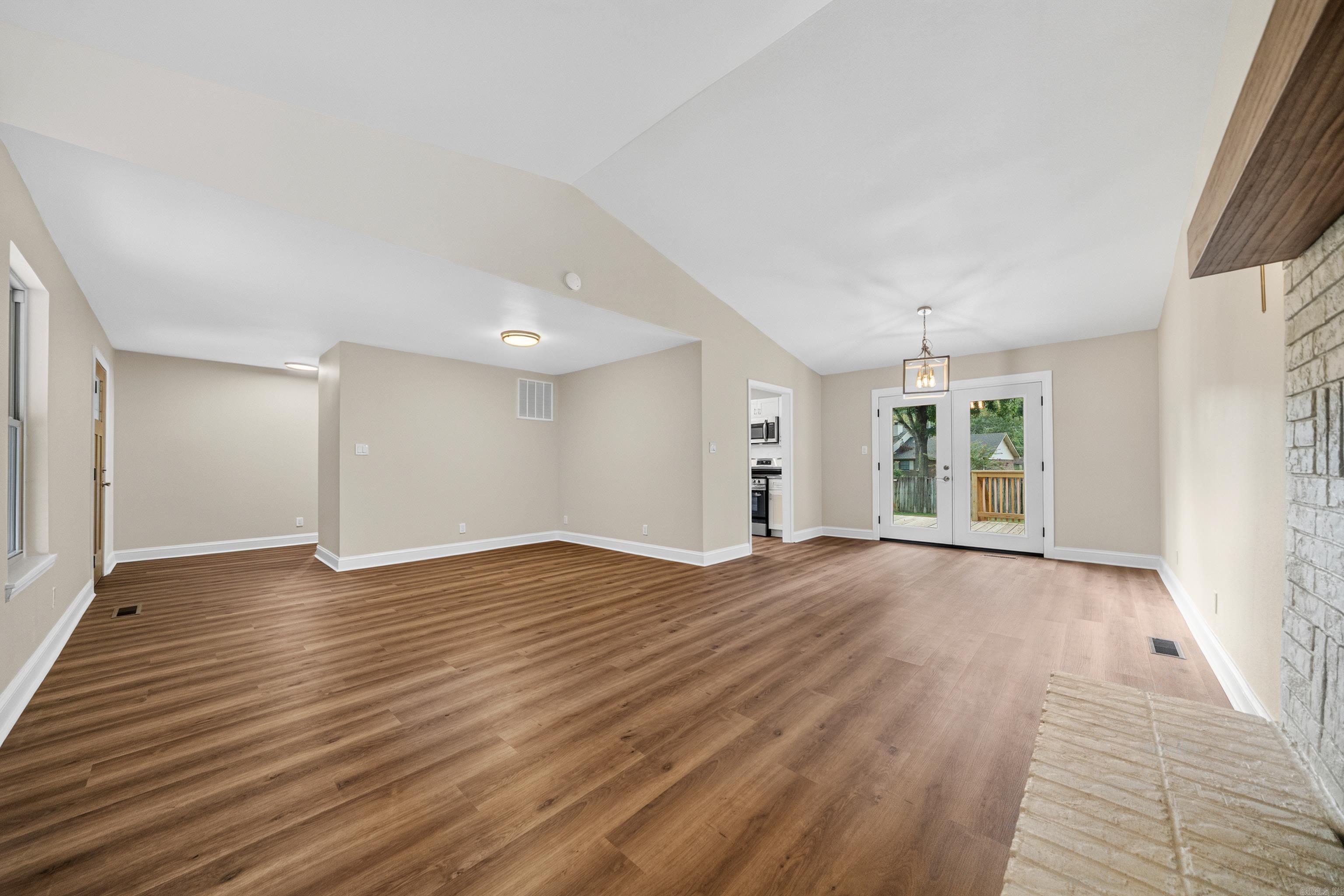 336 Melwood St Property Photo 9