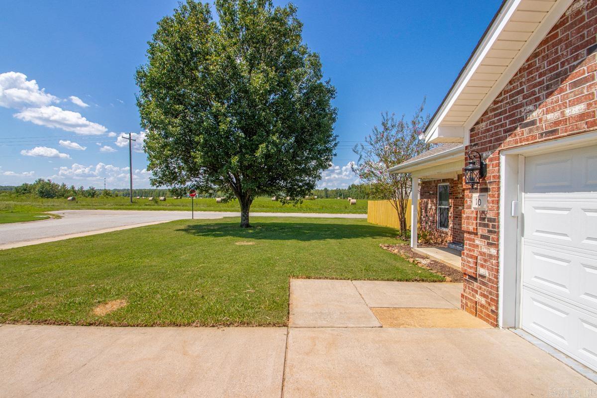 10 Nevada Ln Property Photo 2