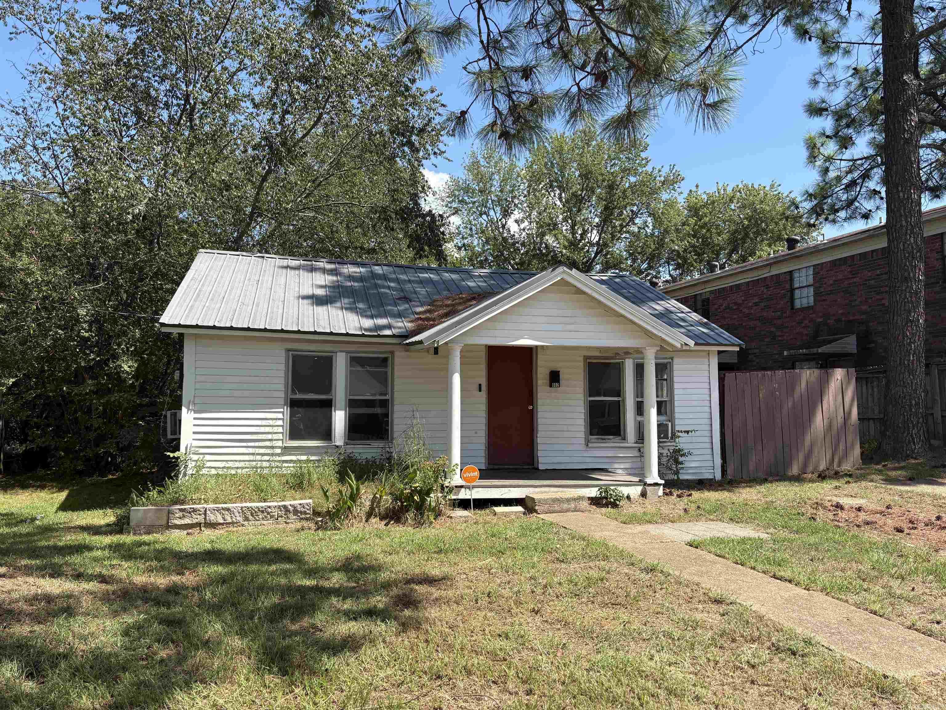 602 N Horton Property Photo 2