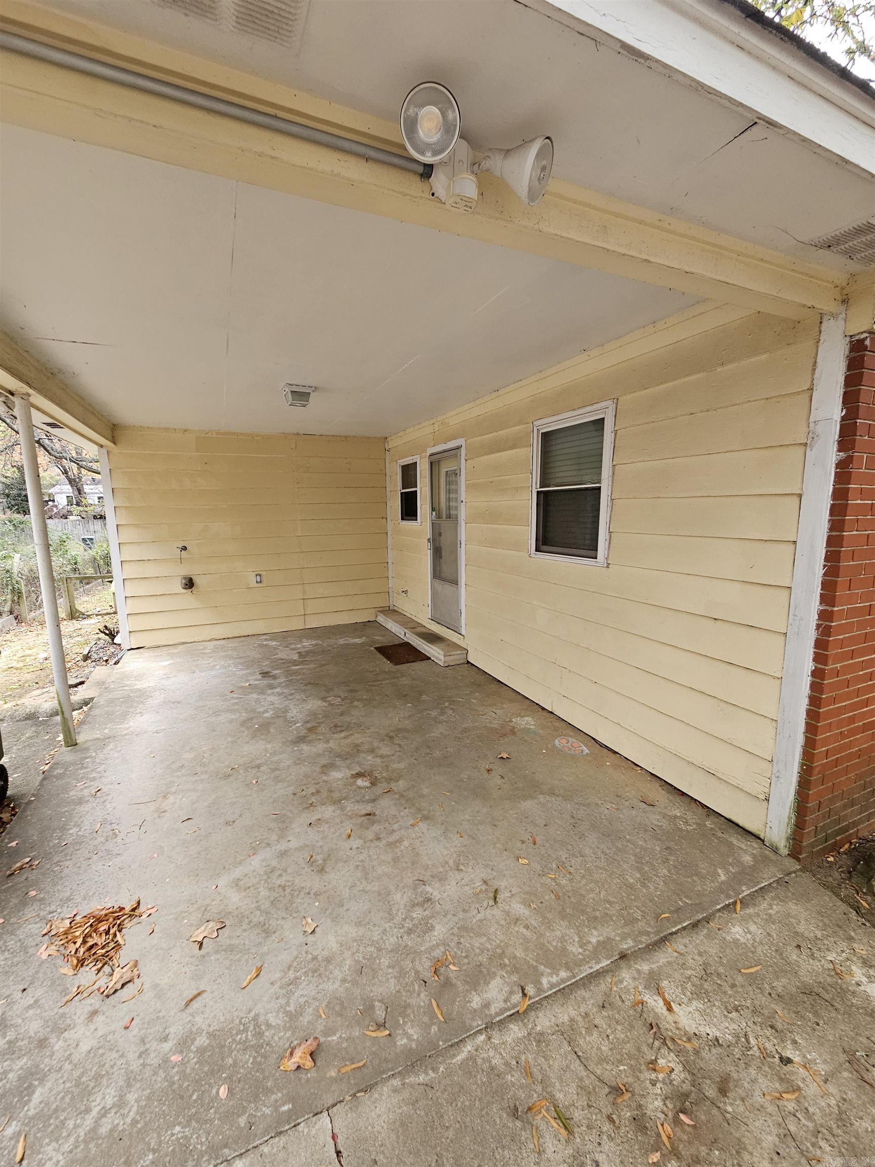 709 N Buchanan Street Property Photo 2