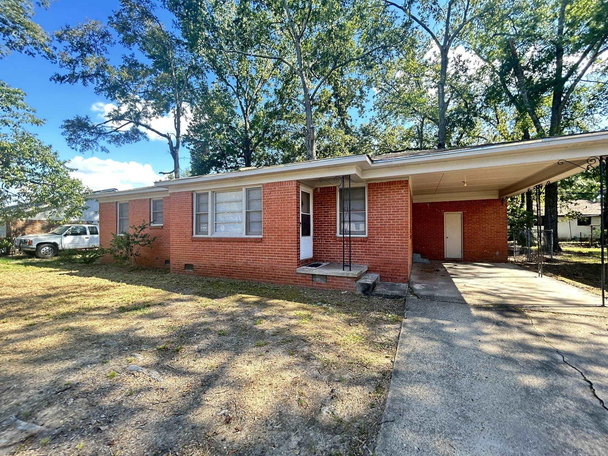 304 W 34th Avenue Property Photo 1