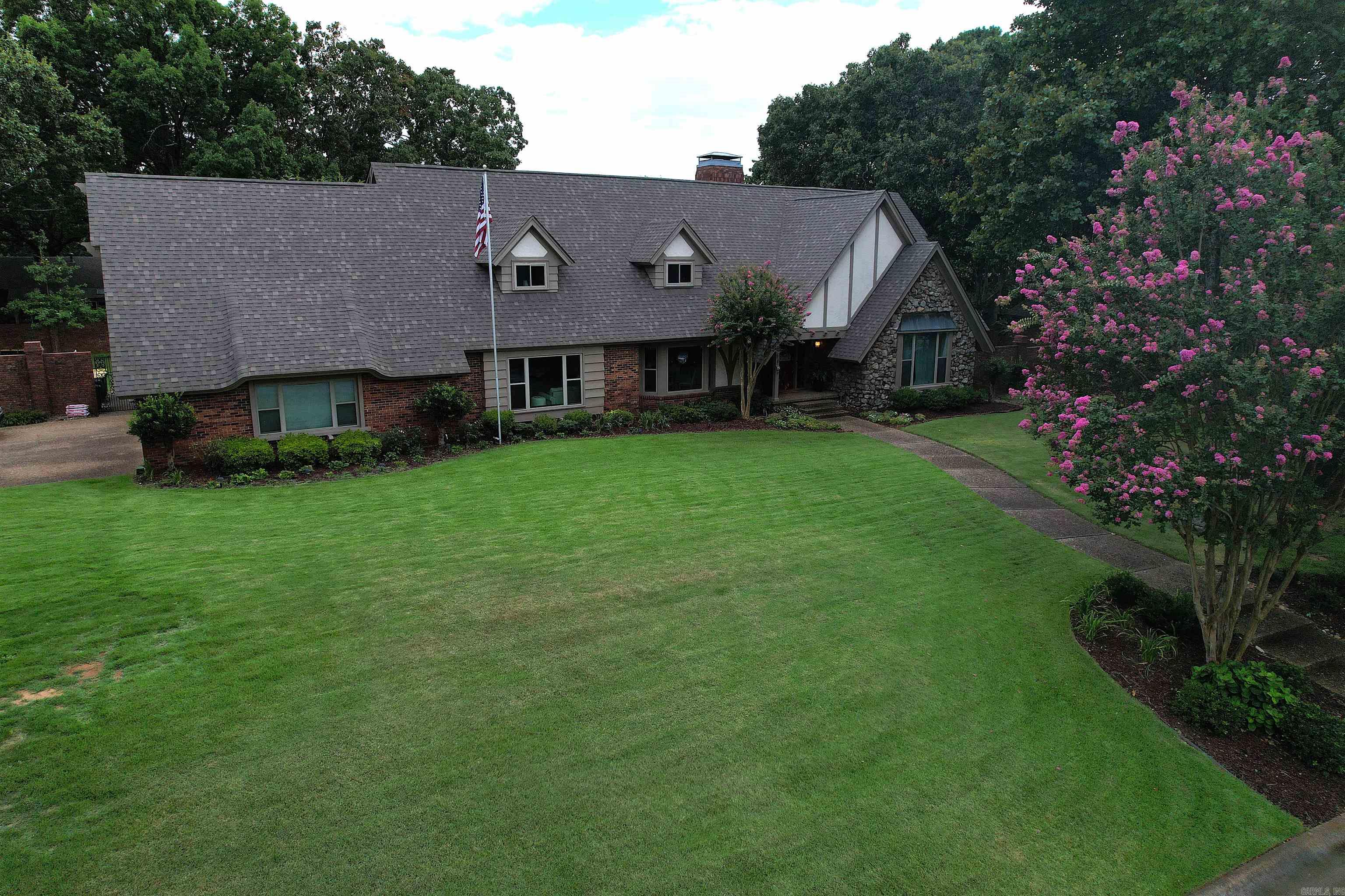 16 Heritage Park Circle Property Photo 1