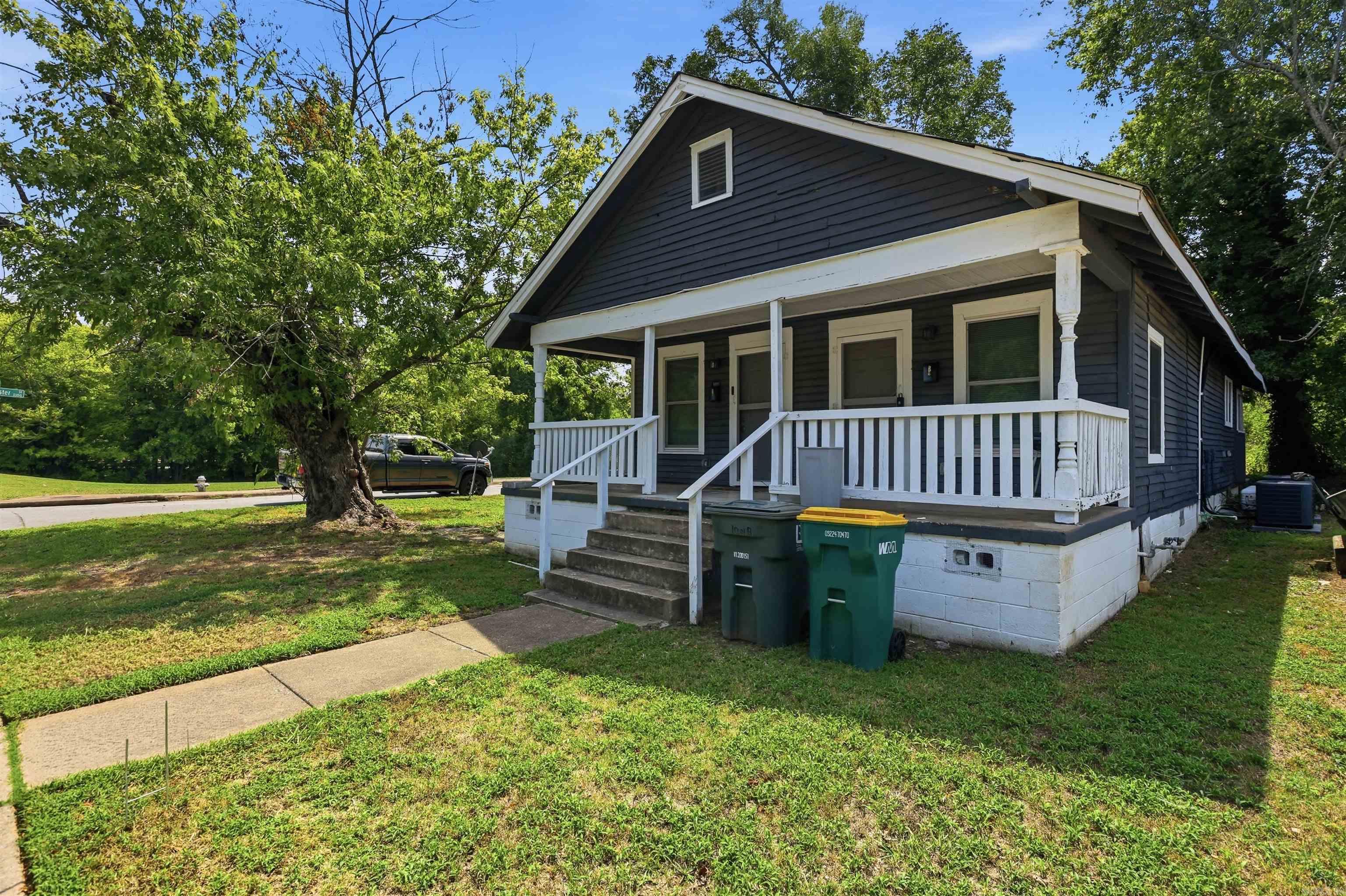 1001 W 33rd Street Property Photo 2