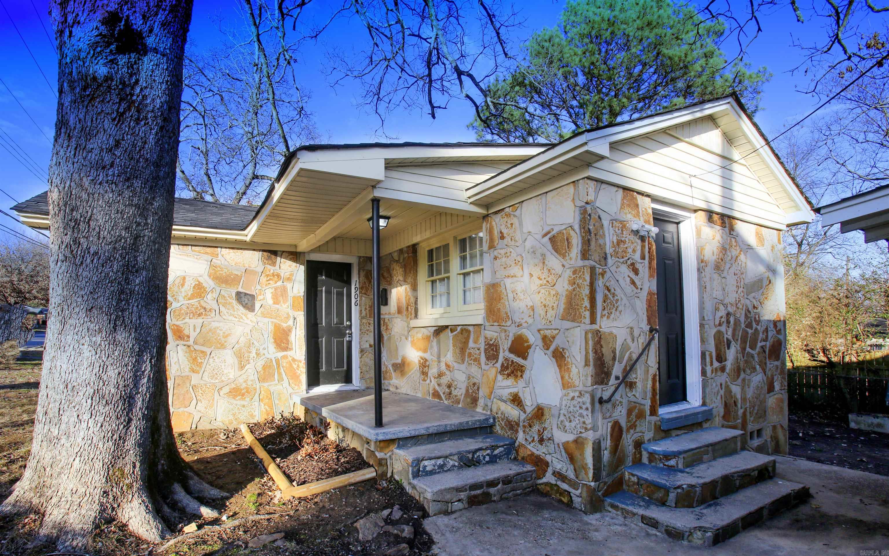1906 Flora Street Property Photo 1