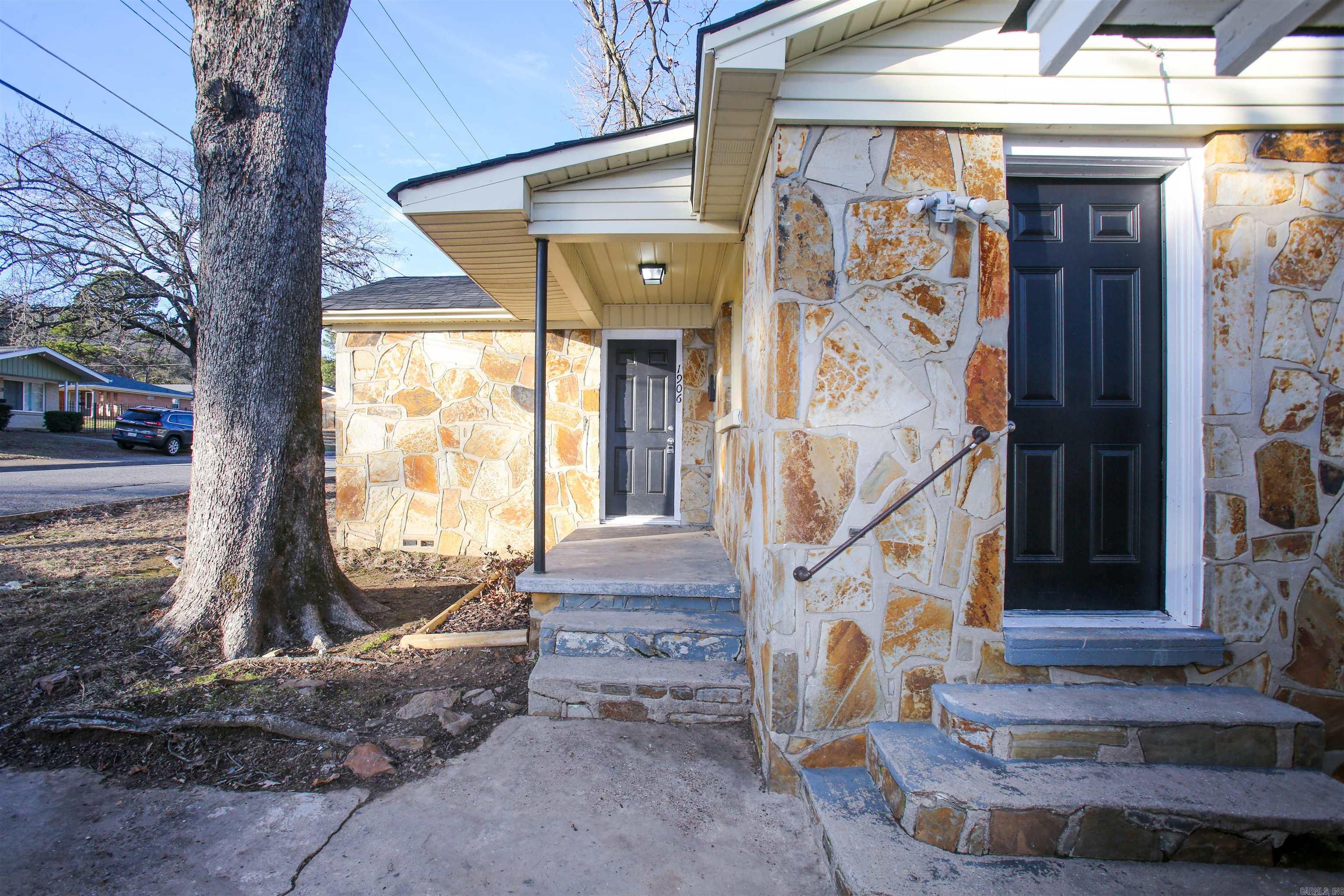 1906 Flora Street Property Photo 2