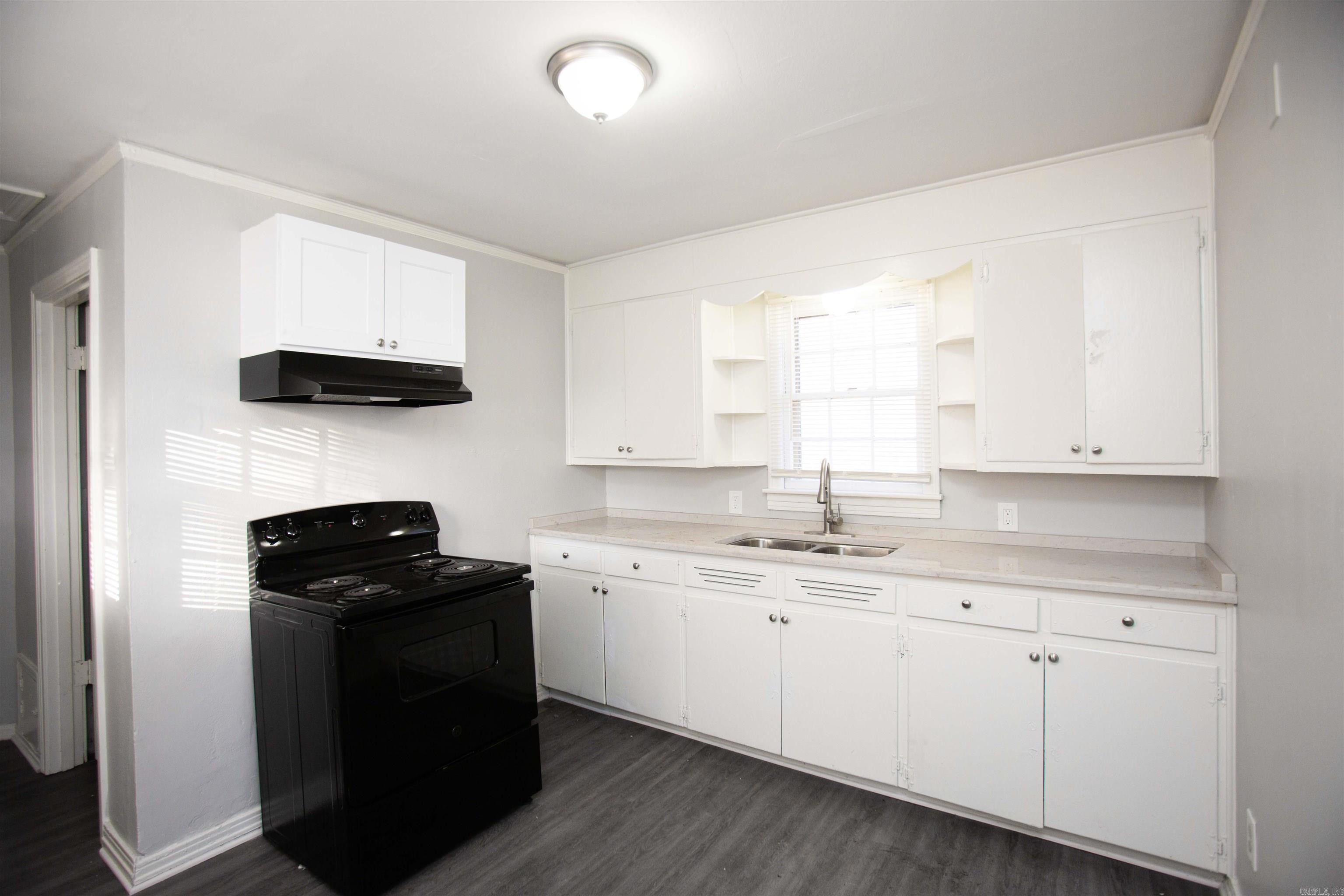 1906 Flora Street Property Photo 5