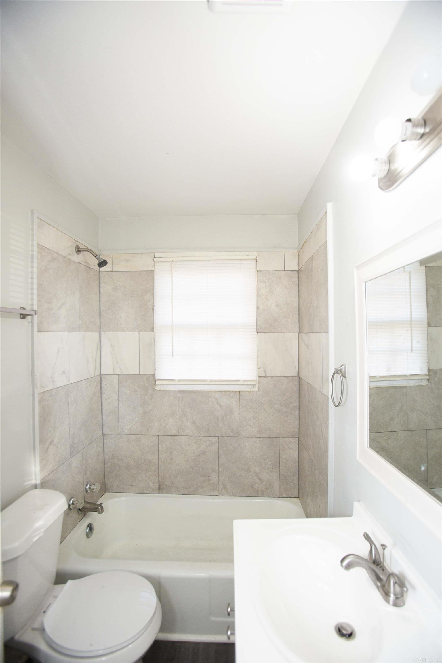 1906 Flora Street Property Photo 8