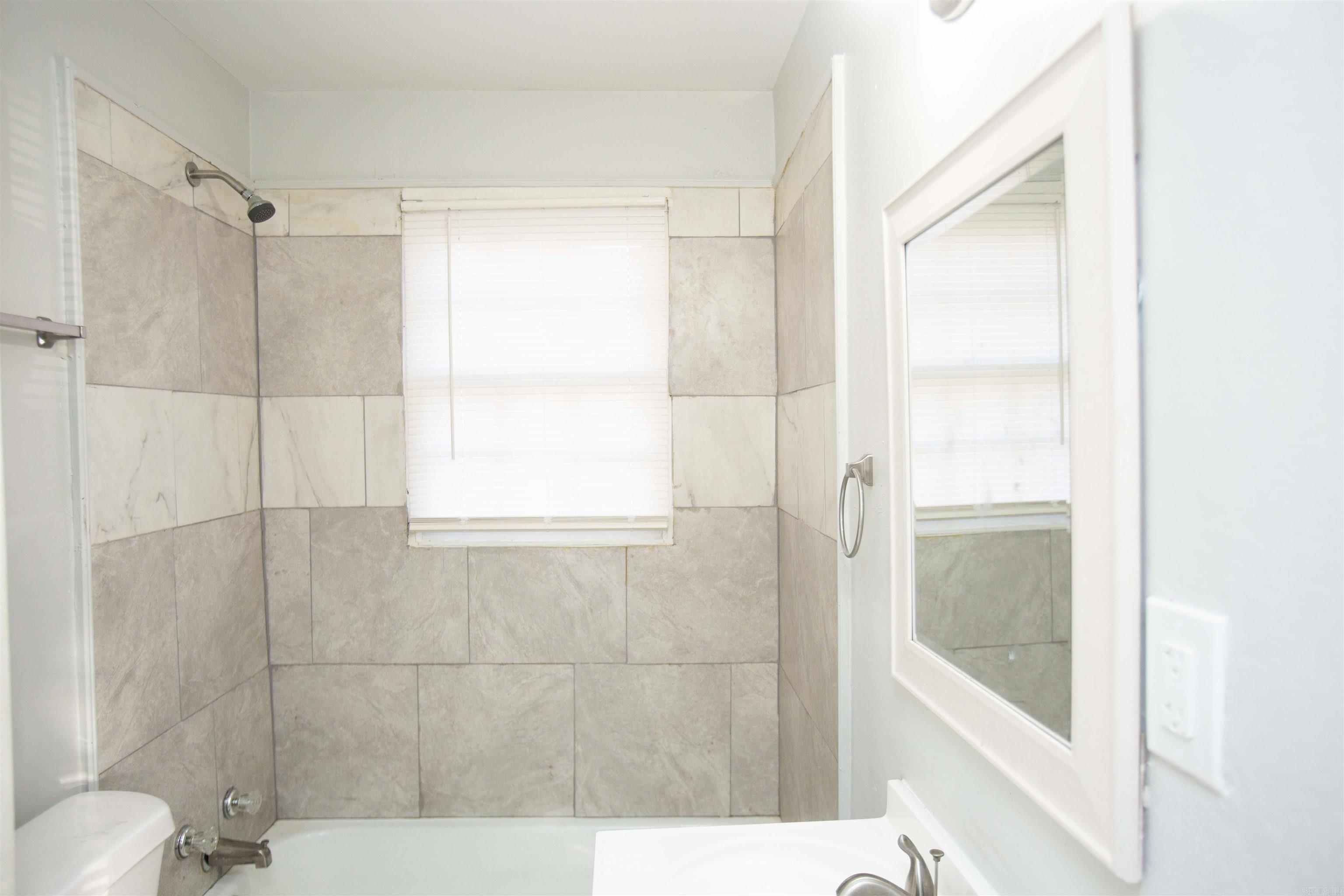 1906 Flora Street Property Photo 9