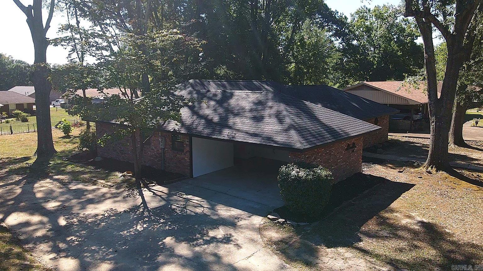 108 Leewood Drive Property Photo 4