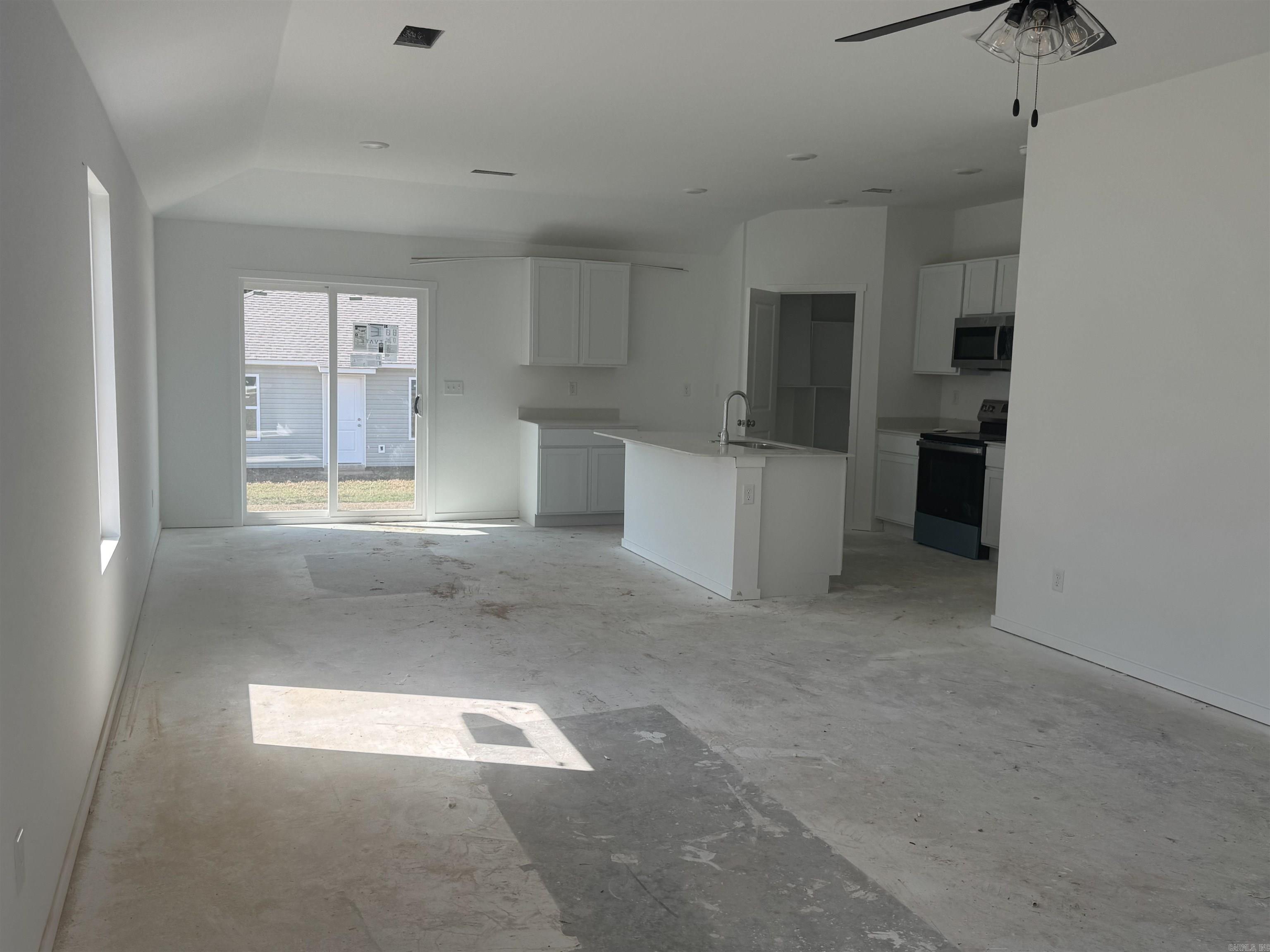 6105 Croft Avenue Property Photo 3