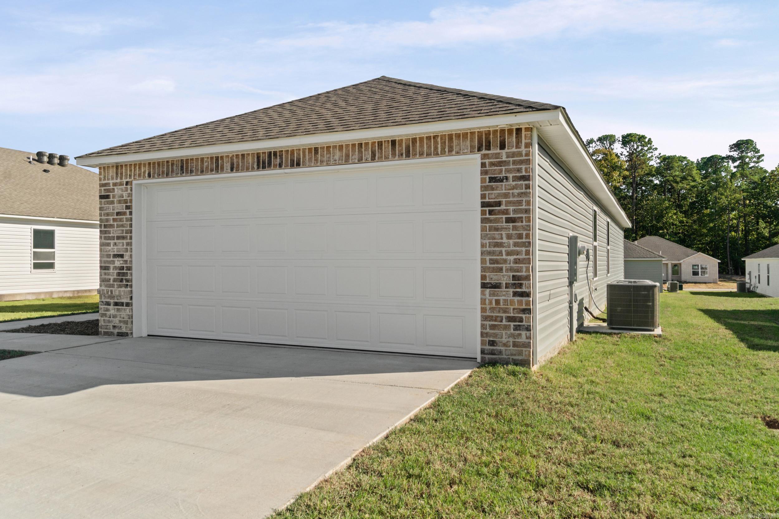 6105 Croft Avenue Property Photo 4