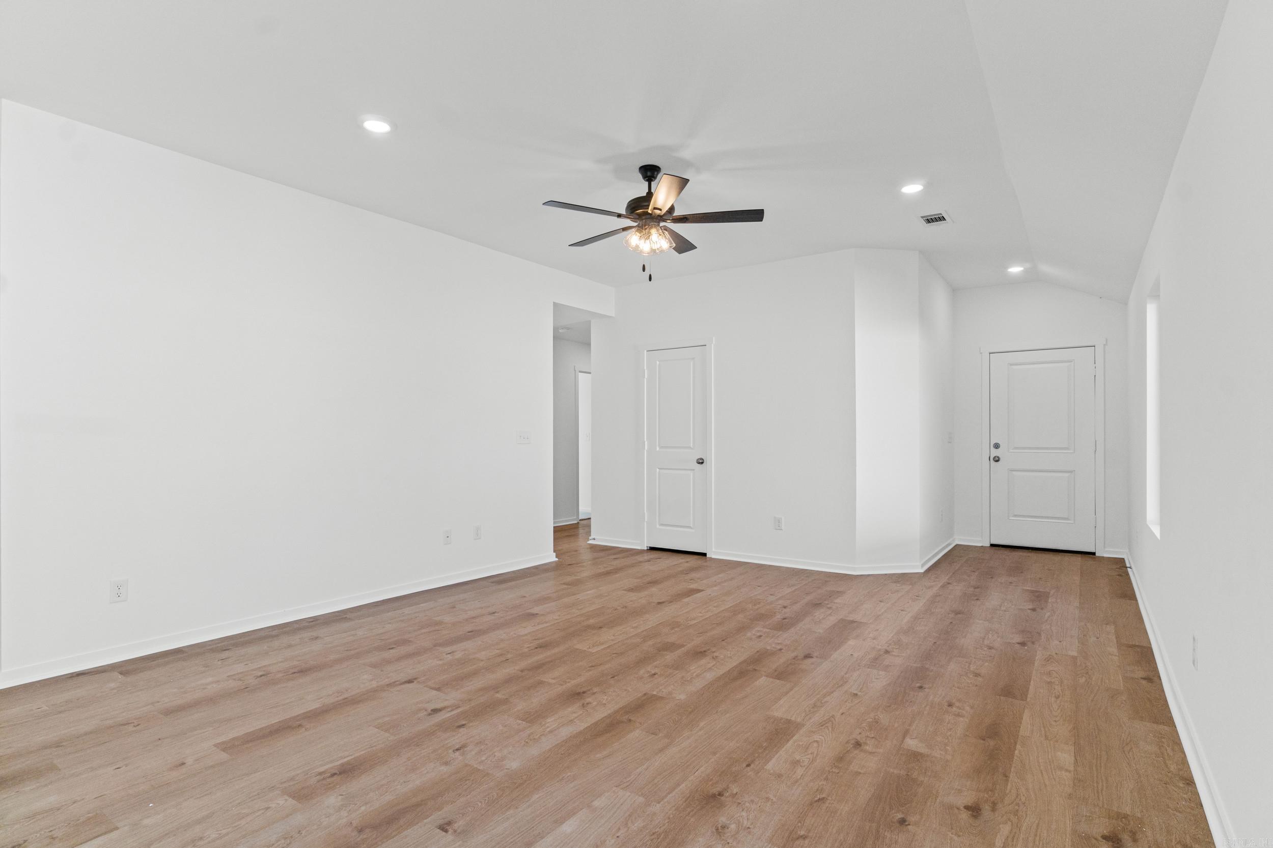 6105 Croft Avenue Property Photo 5