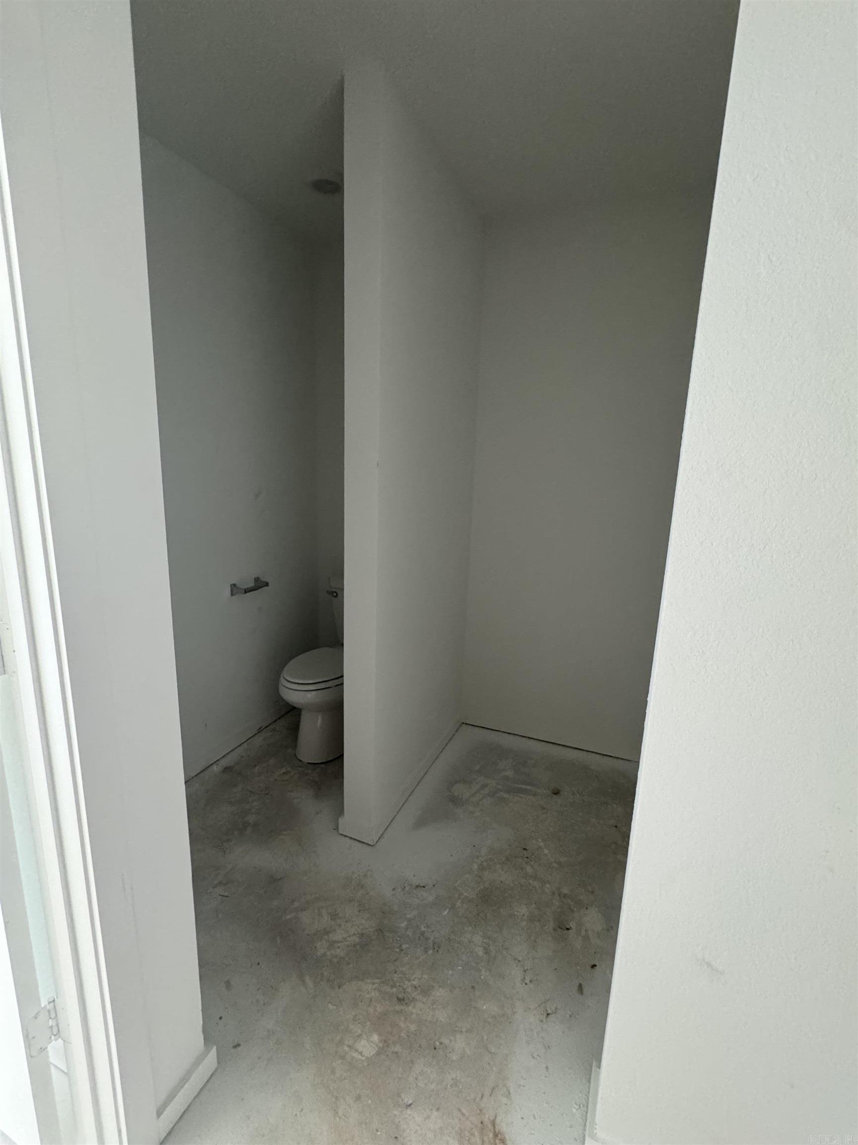 6105 Croft Avenue Property Photo 6
