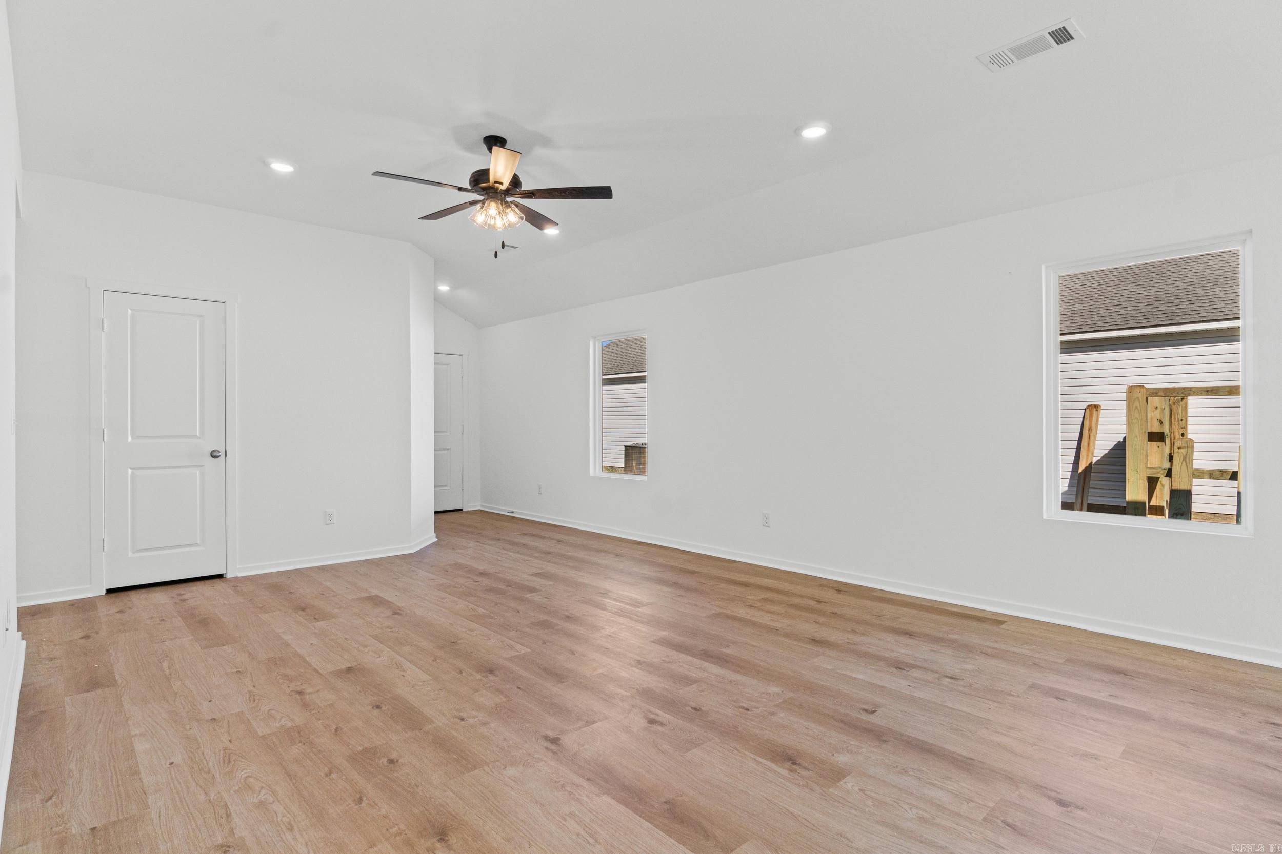 6105 Croft Avenue Property Photo 6