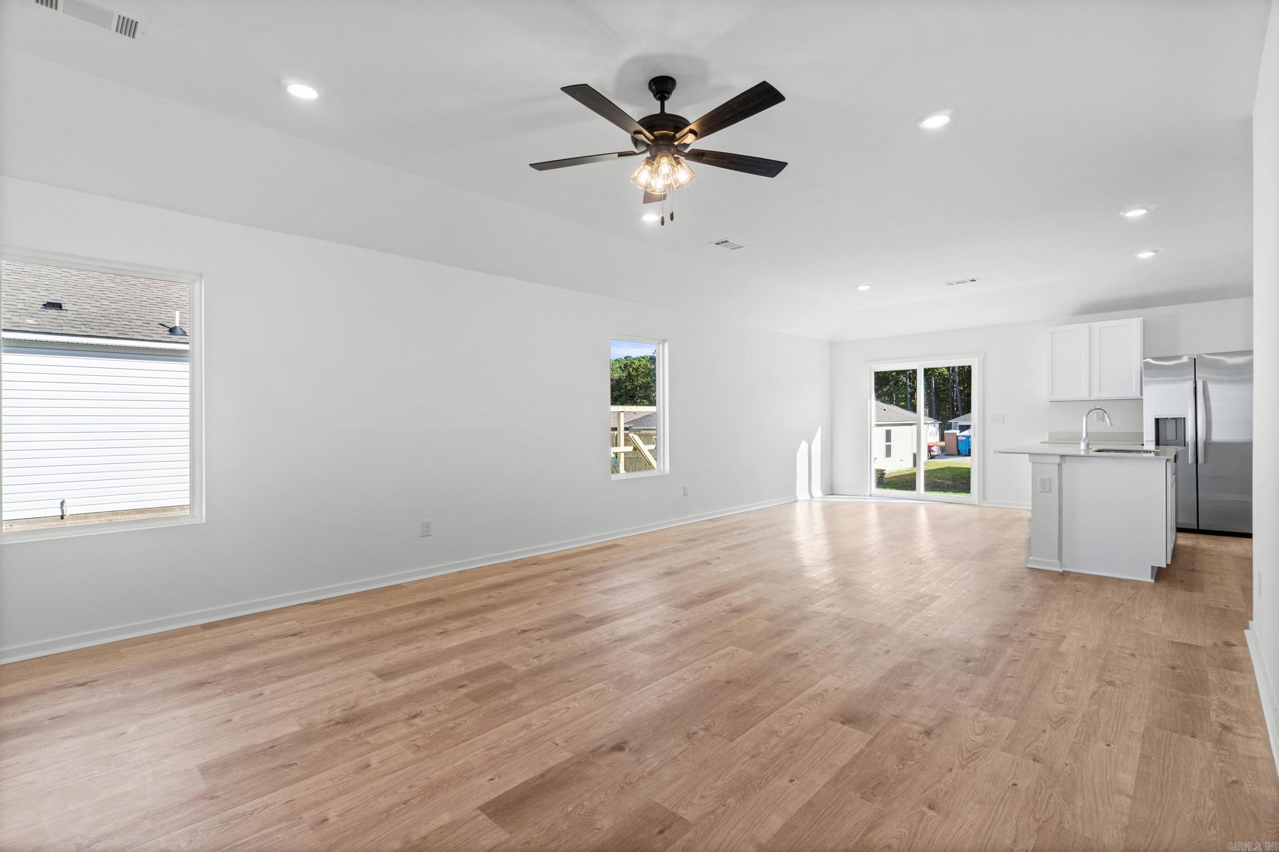 6105 Croft Avenue Property Photo 7