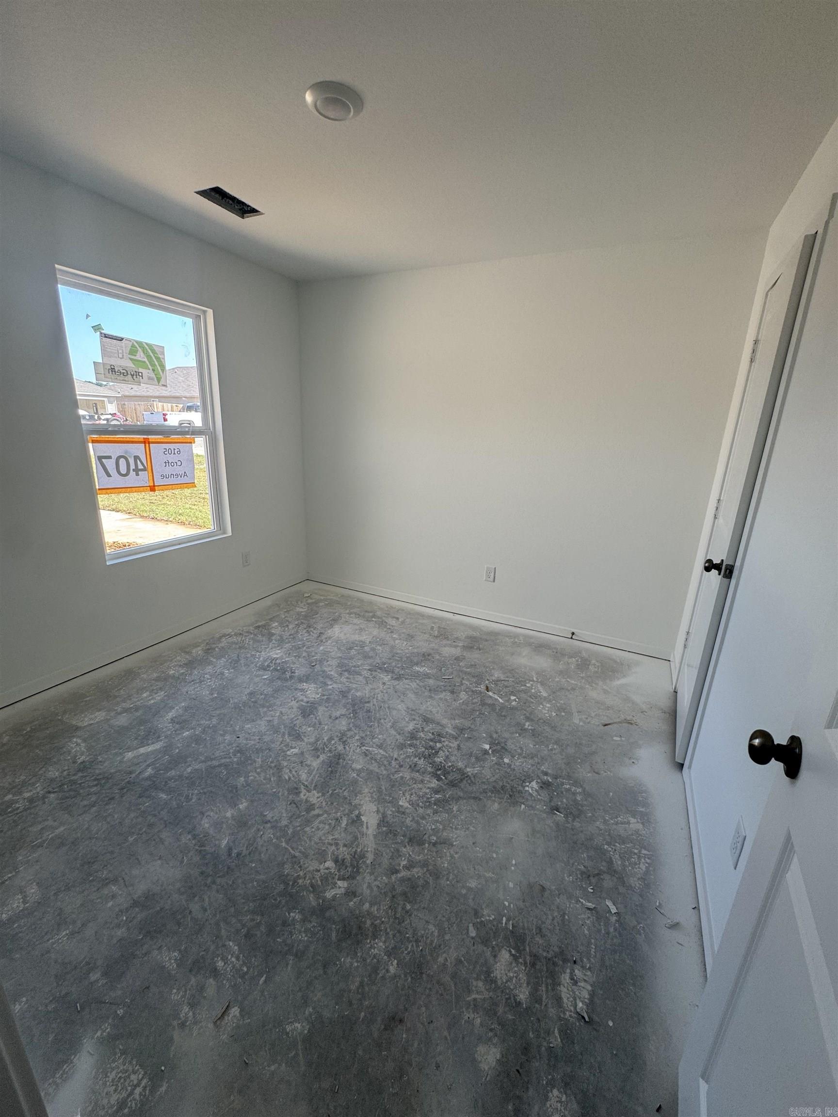 6105 Croft Avenue Property Photo 8