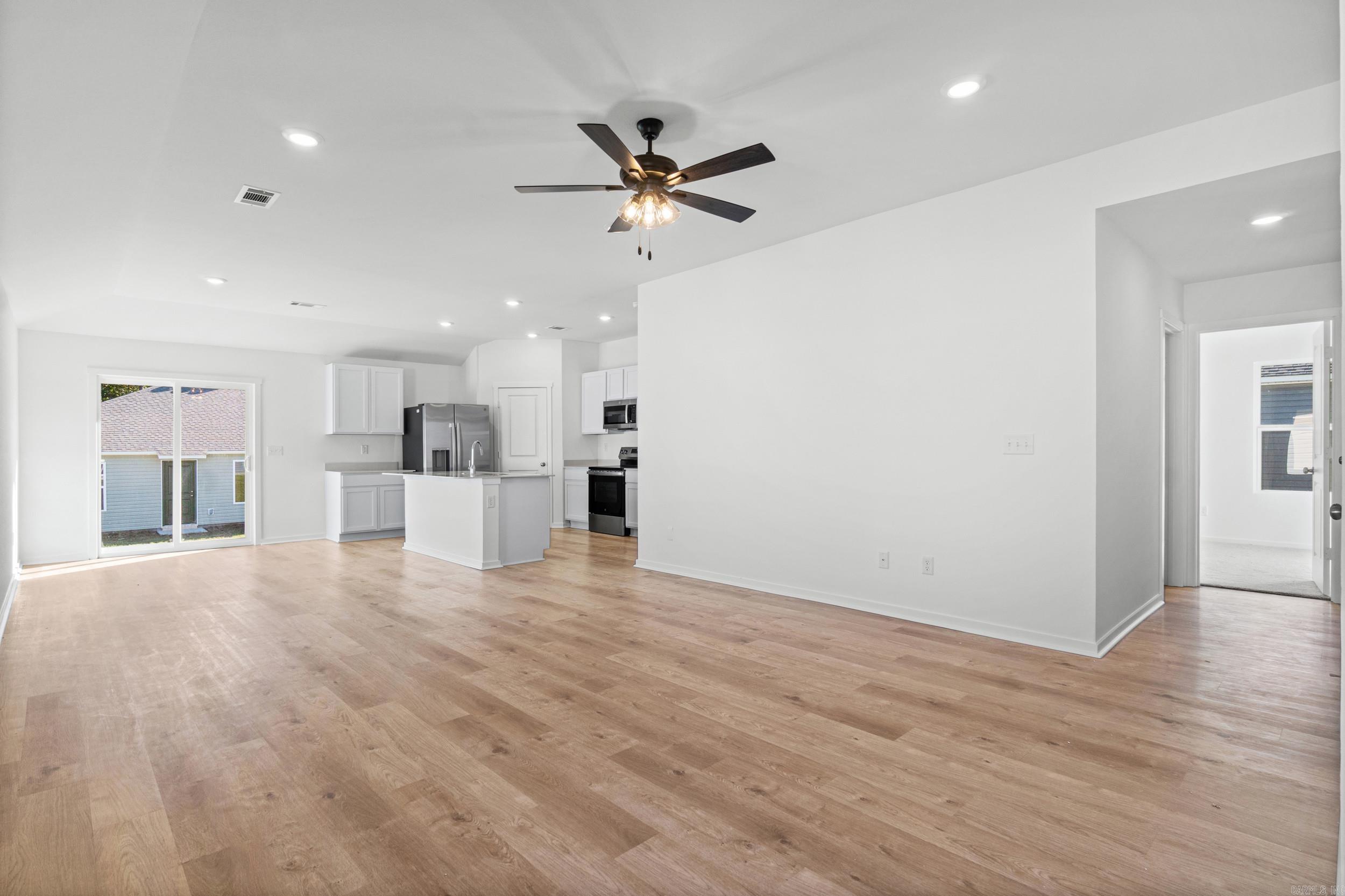 6105 Croft Avenue Property Photo 8