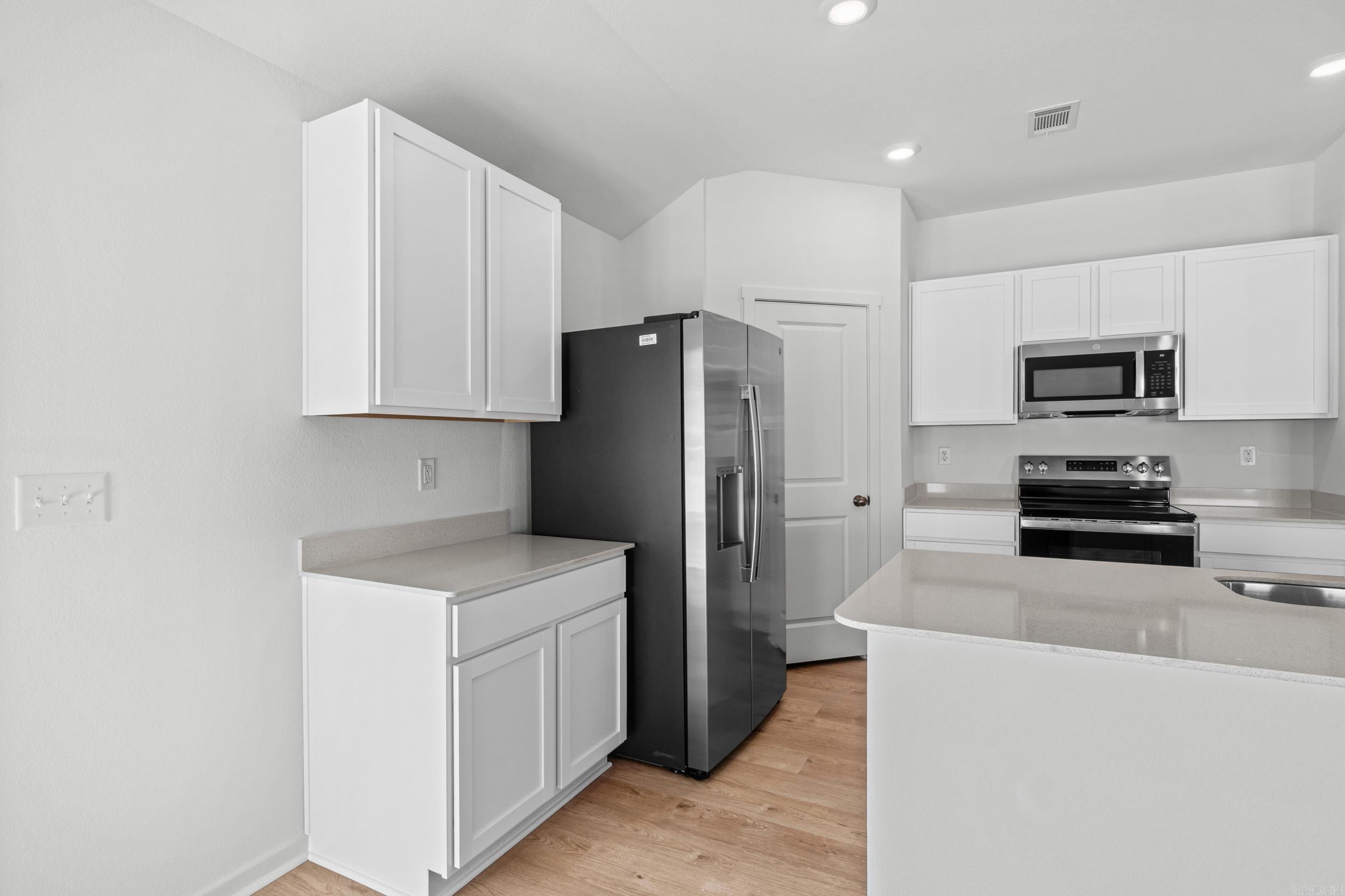 6105 Croft Avenue Property Photo 10