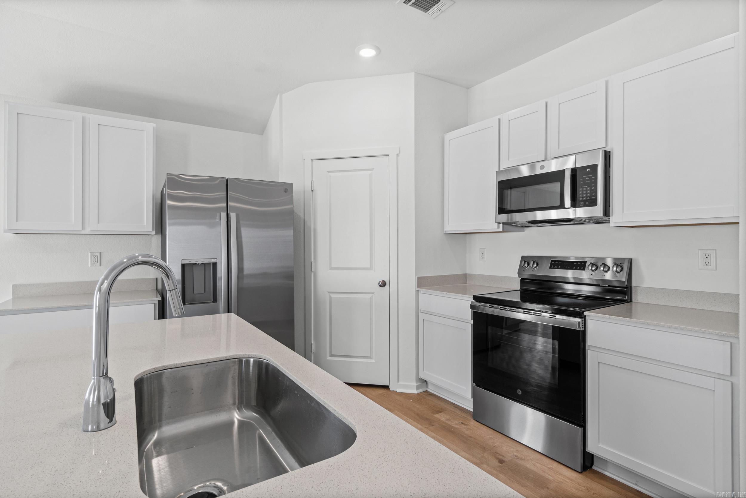 6105 Croft Avenue Property Photo 11