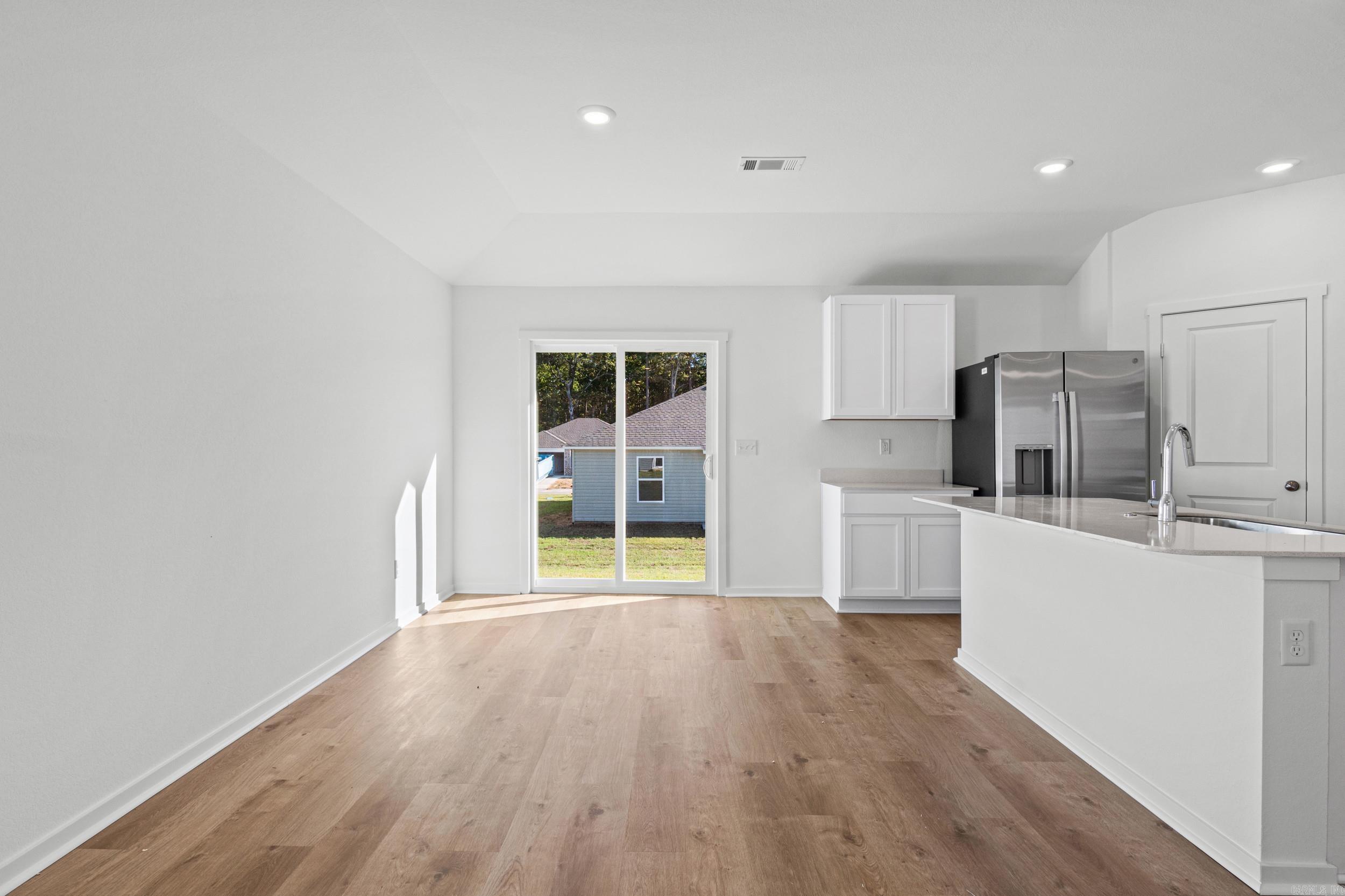 6105 Croft Avenue Property Photo 13