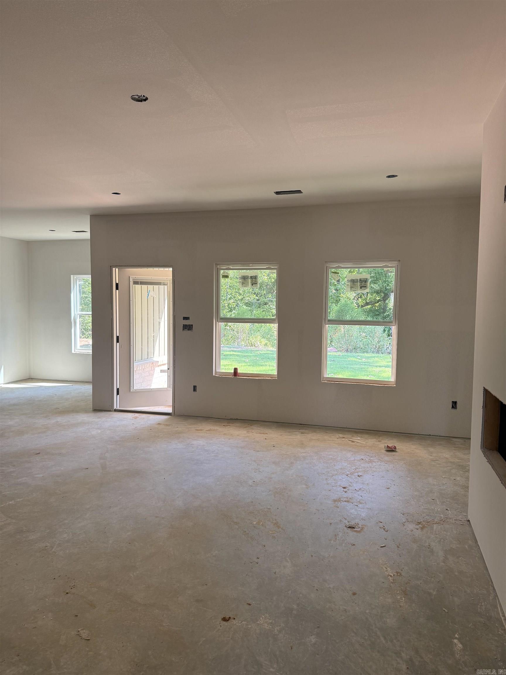286 Everest Property Photo 3