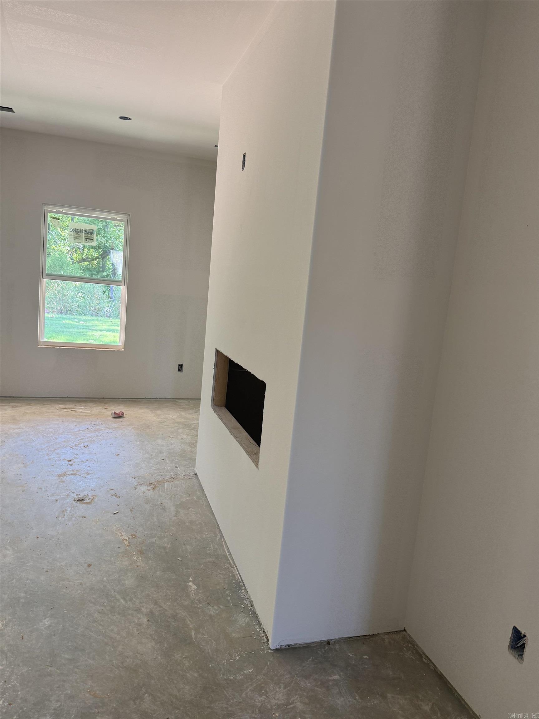 286 Everest Property Photo 4
