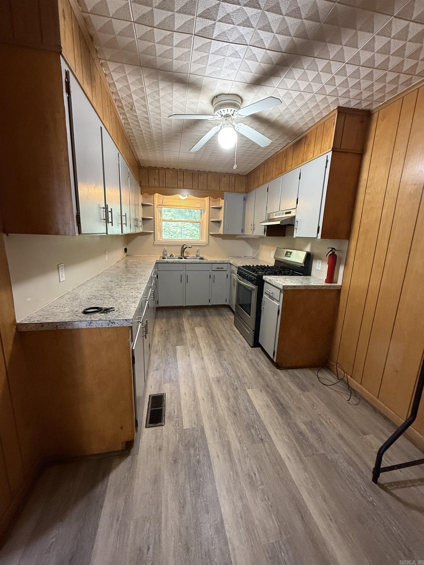408 Alpine Property Photo 3