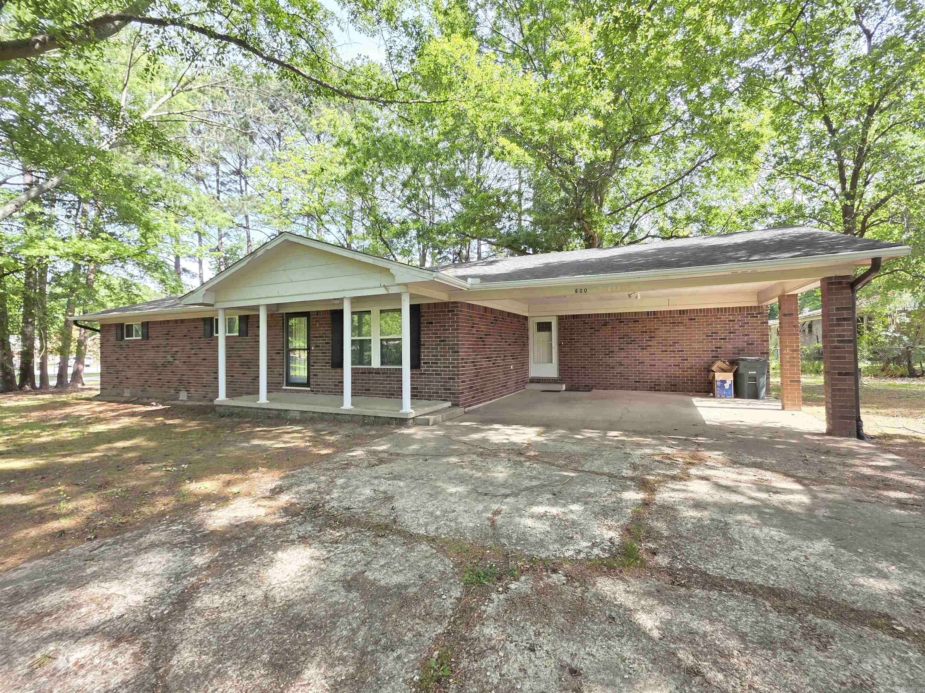 600 Walker Street Property Photo 1