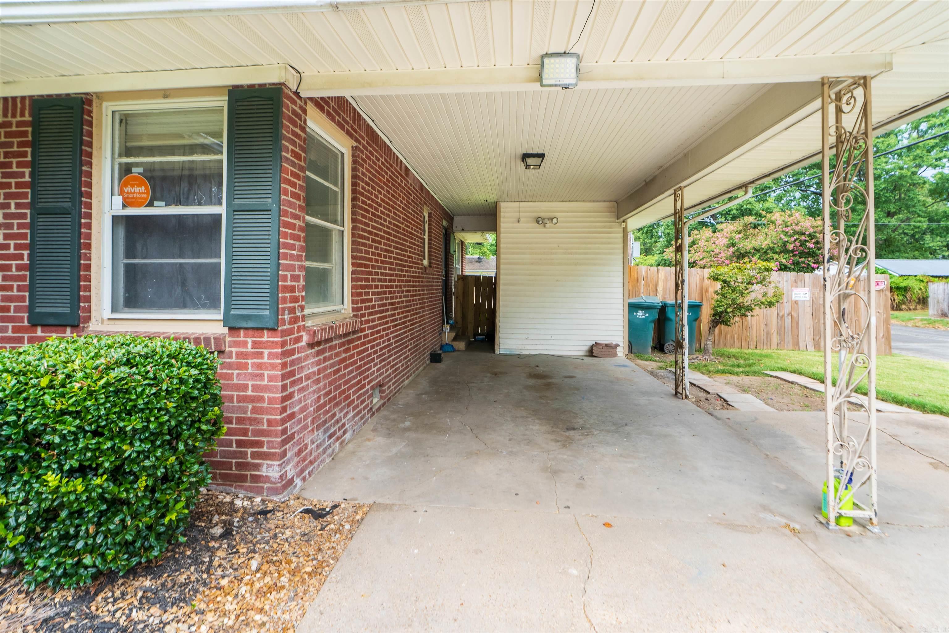 1000 W Pecan Street Property Photo 3