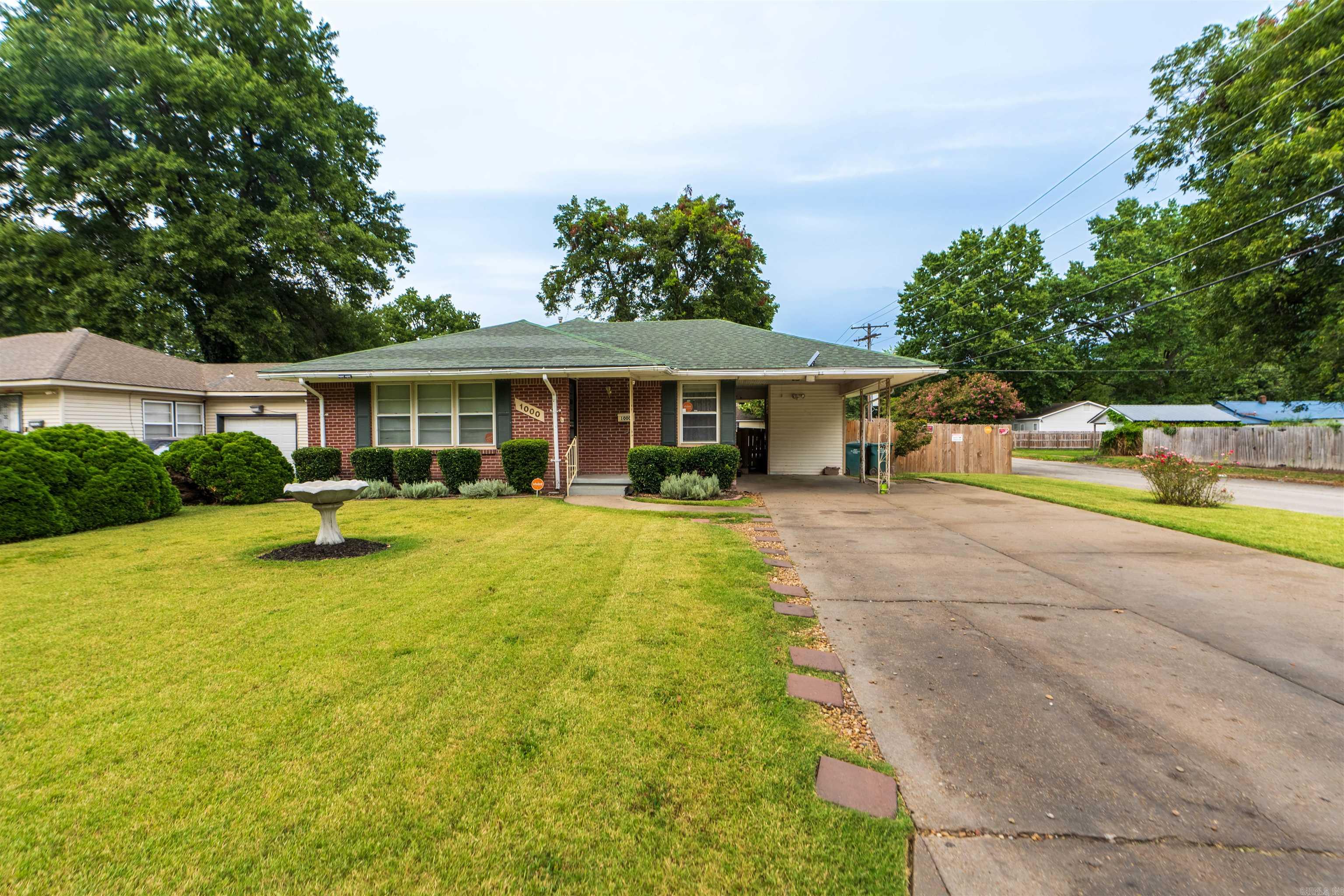 1000 W Pecan Street Property Photo 4